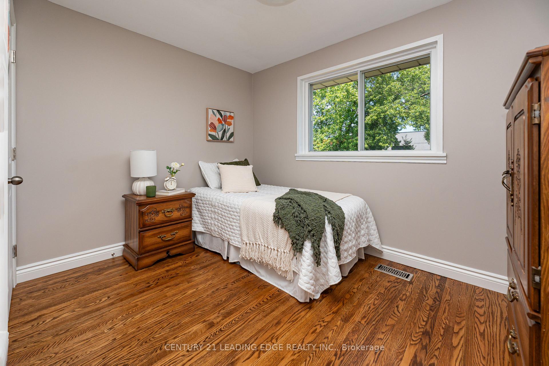 Photo 13 of 120 Sherwood Forest Drive, Markham, Bullock — HOMEH