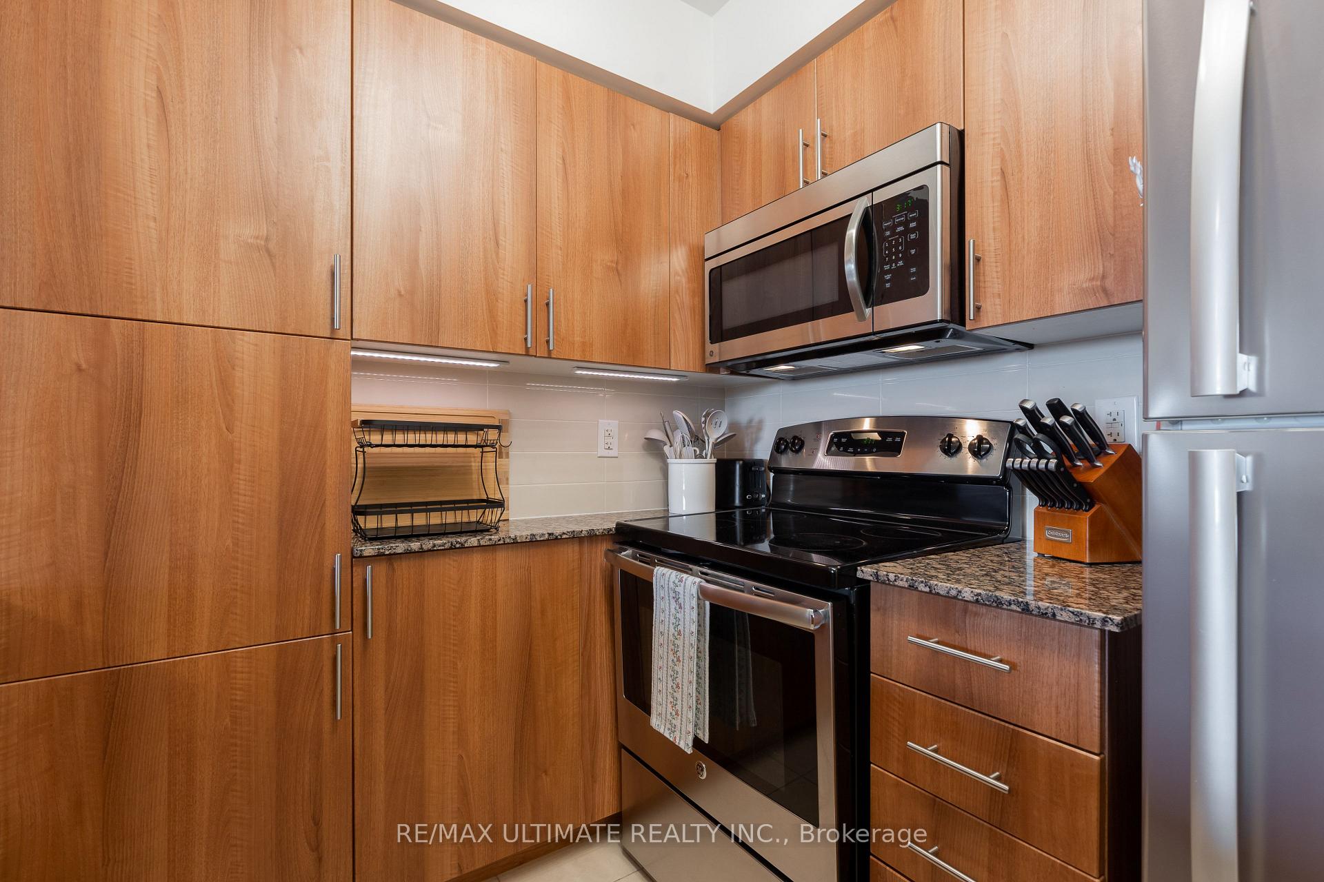 Photo 4 of Unit 308, 830 Lawrence Avenue W, North York, Yorkdale-Glen Park — HOMEH