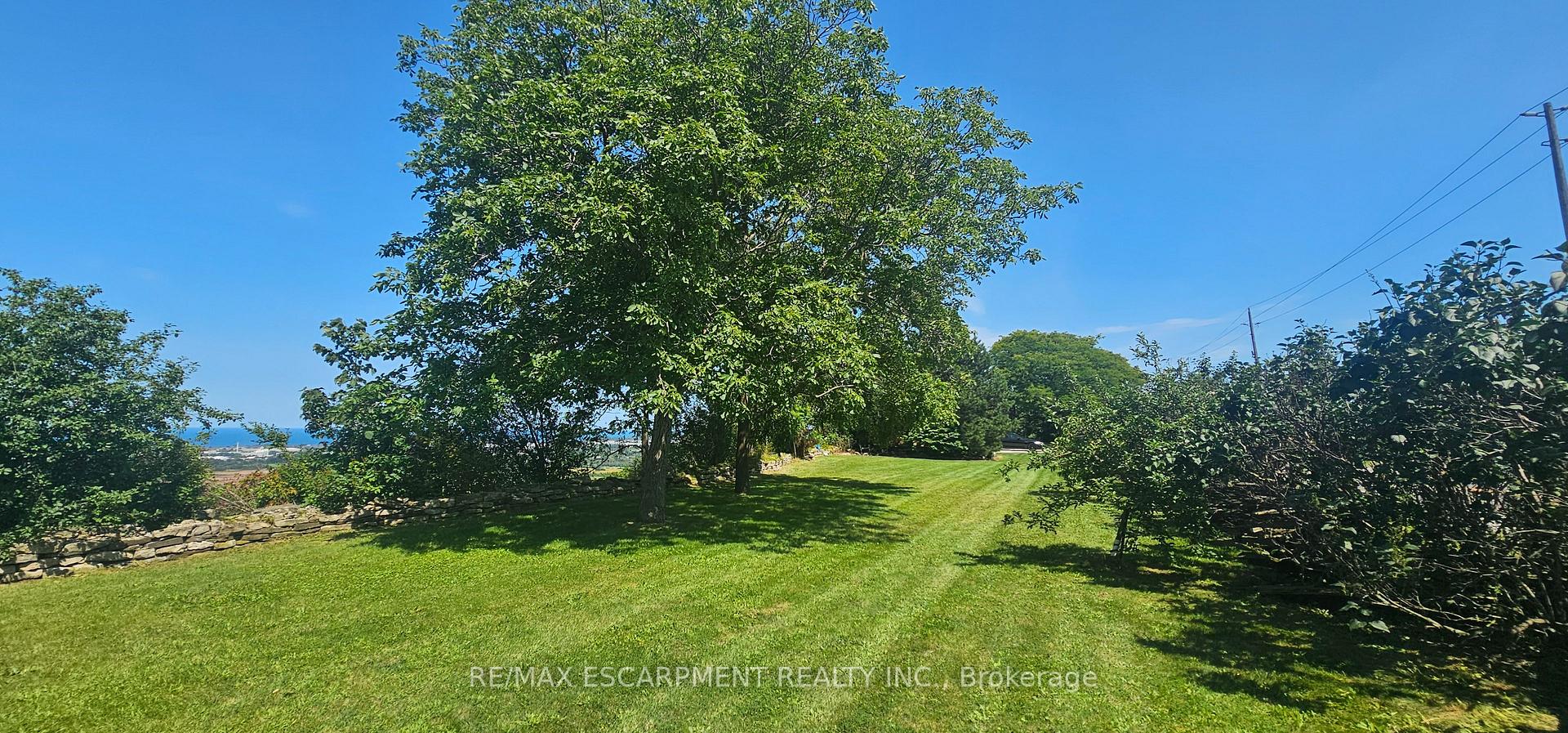 Photo 4 of 665 Ridge Road, Hamilton, Rural Stoney Creek — HOMEH