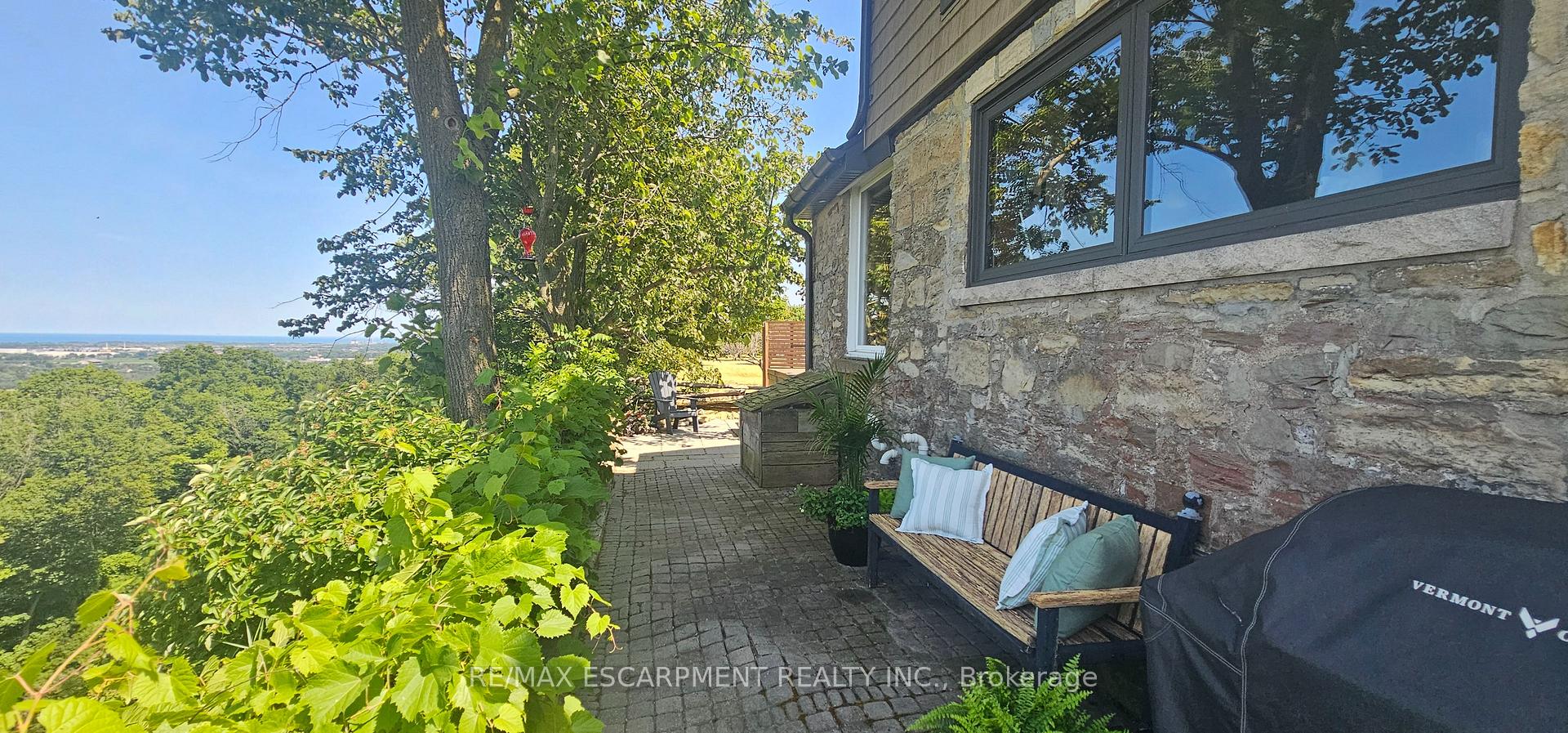 Photo 8 of 665 Ridge Road, Hamilton, Rural Stoney Creek — HOMEH