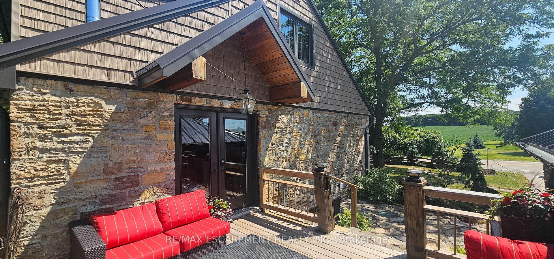 Photo 11 of 665 Ridge Road, Hamilton, Rural Stoney Creek — HOMEH