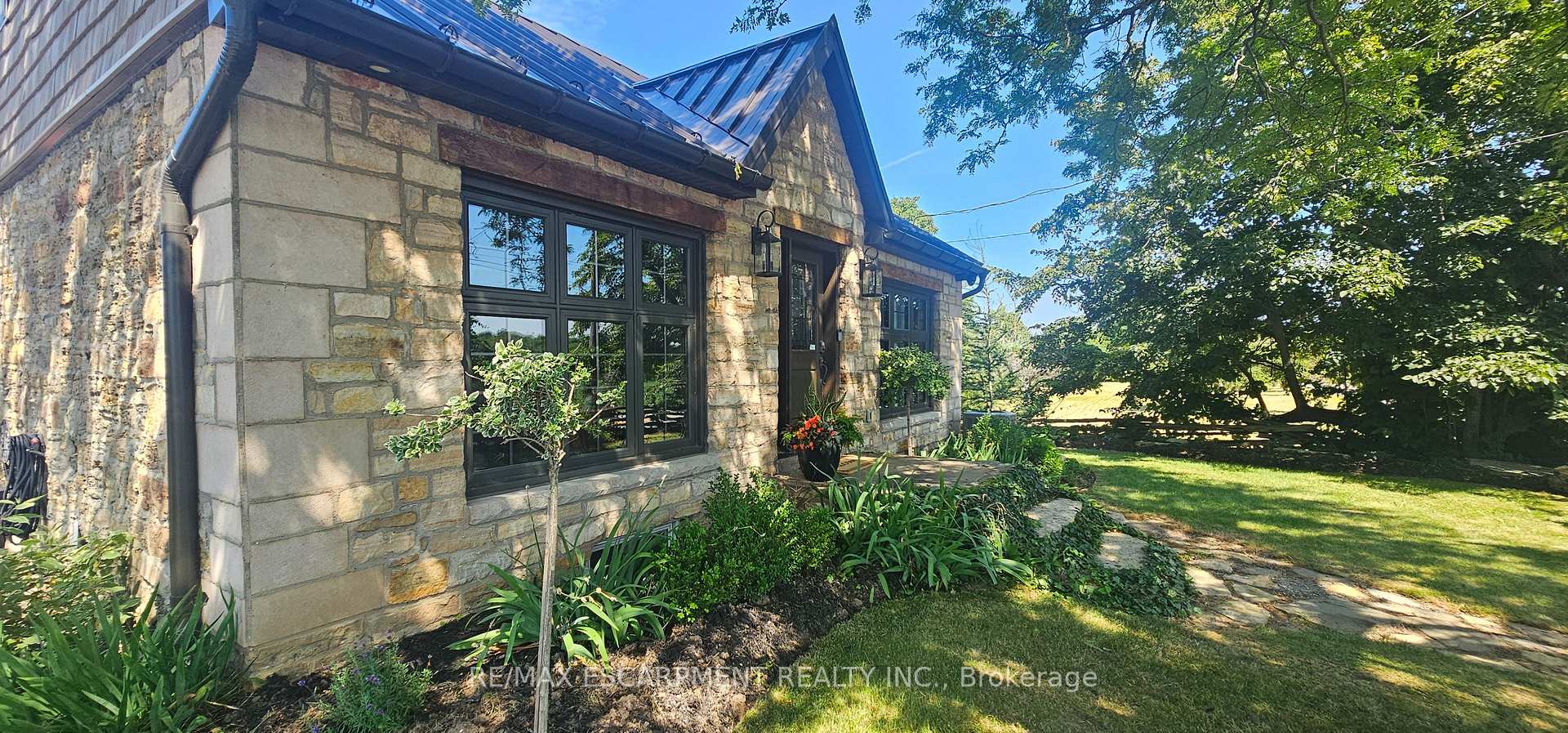 Photo 12 of 665 Ridge Road, Hamilton, Rural Stoney Creek — HOMEH