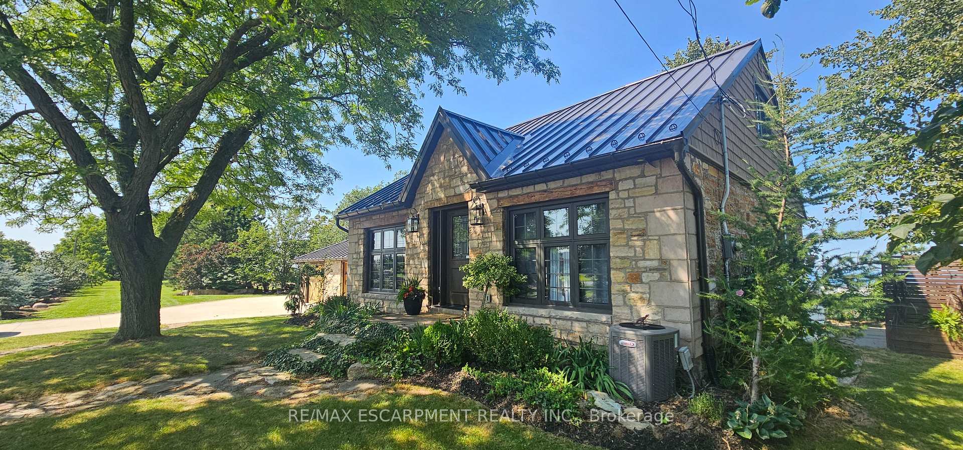 Photo 17 of 665 Ridge Road, Hamilton, Rural Stoney Creek — HOMEH