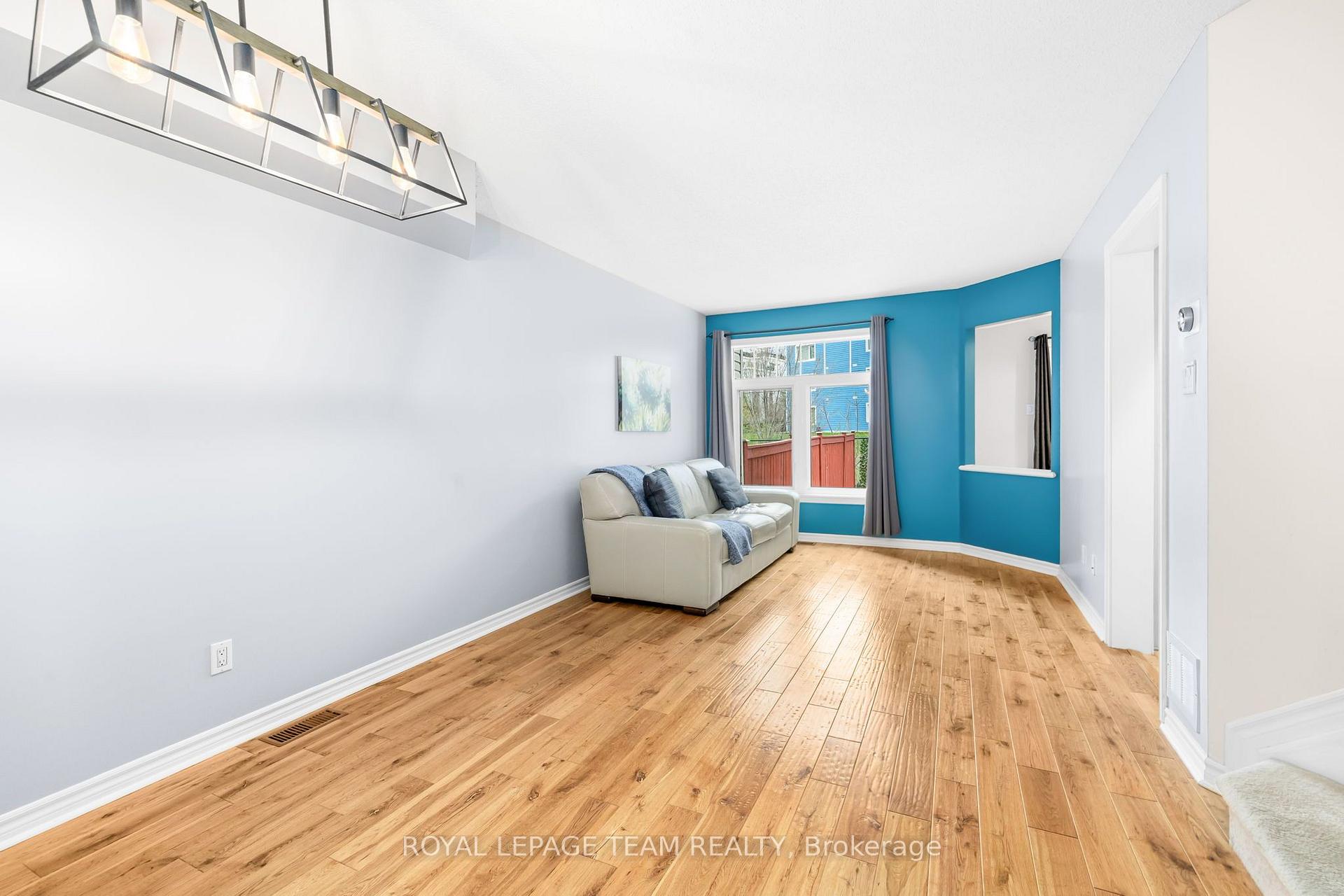 Photo 5 of 189 Gray Crescent, Ottawa, Kanata - Beaverbrook — HOMEH