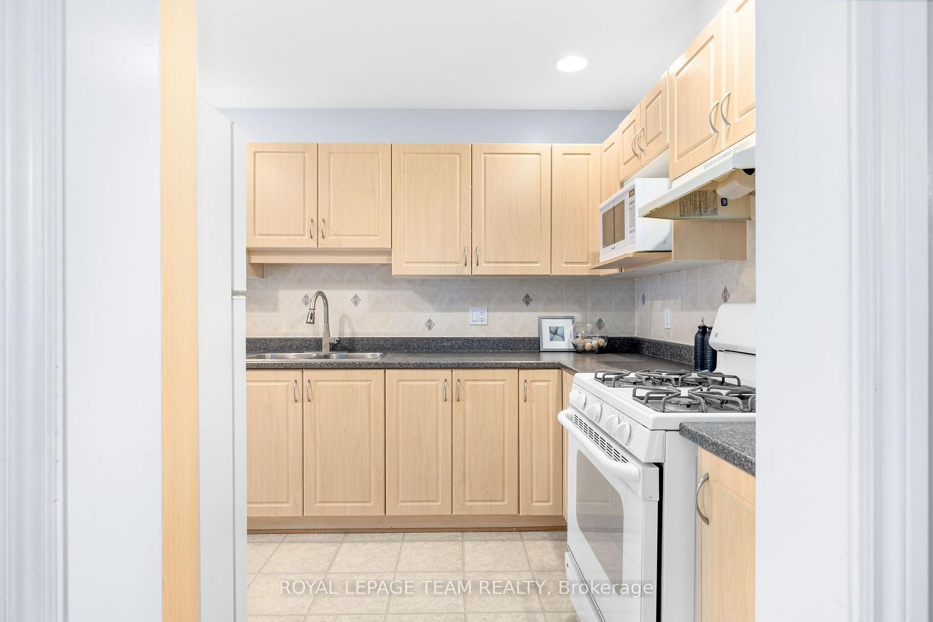 Photo 12 of 189 Gray Crescent, Ottawa, Kanata - Beaverbrook — HOMEH