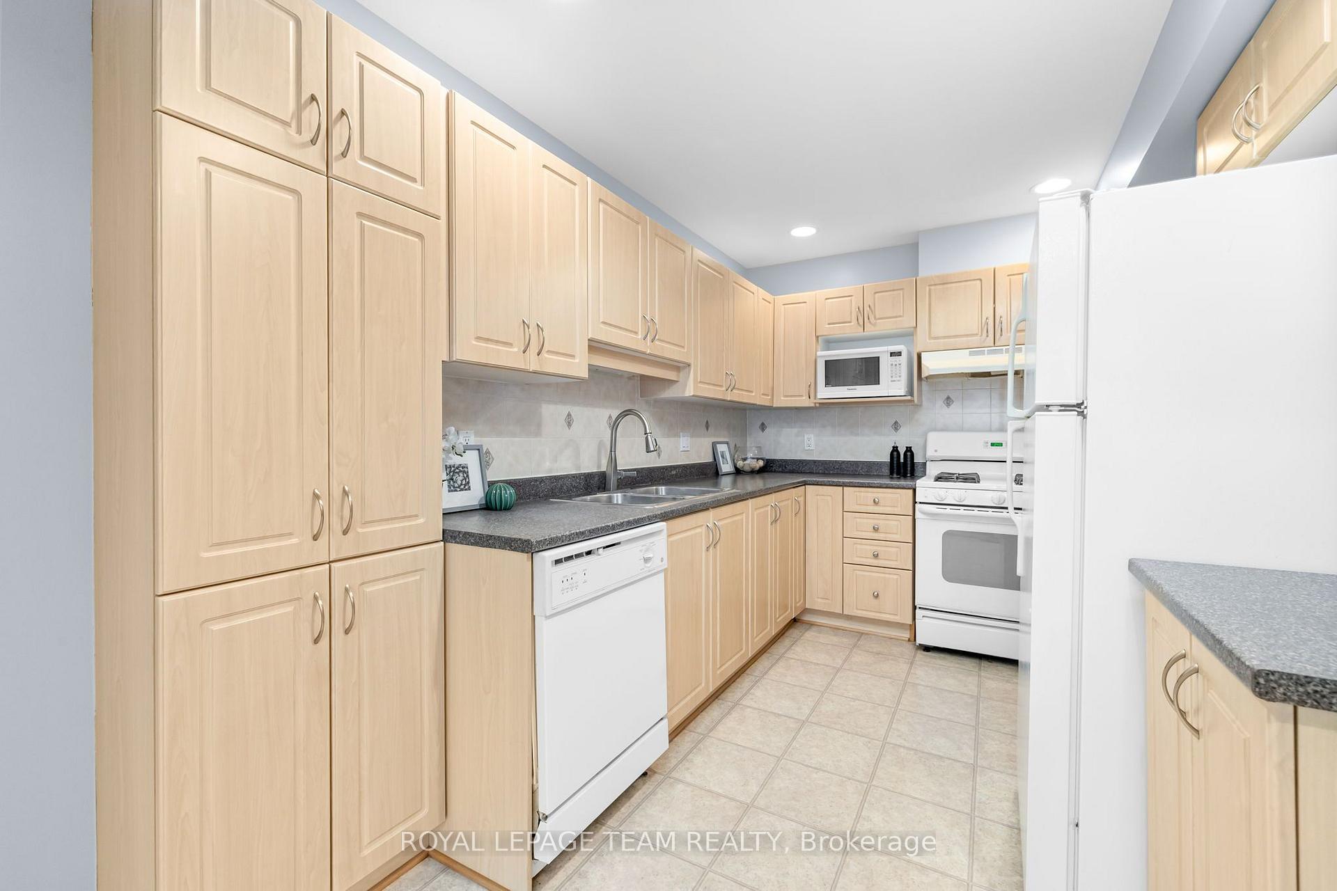 Photo 13 of 189 Gray Crescent, Ottawa, Kanata - Beaverbrook — HOMEH