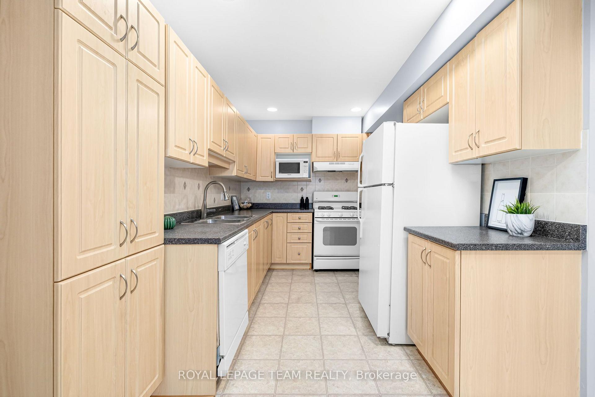 Photo 14 of 189 Gray Crescent, Ottawa, Kanata - Beaverbrook — HOMEH