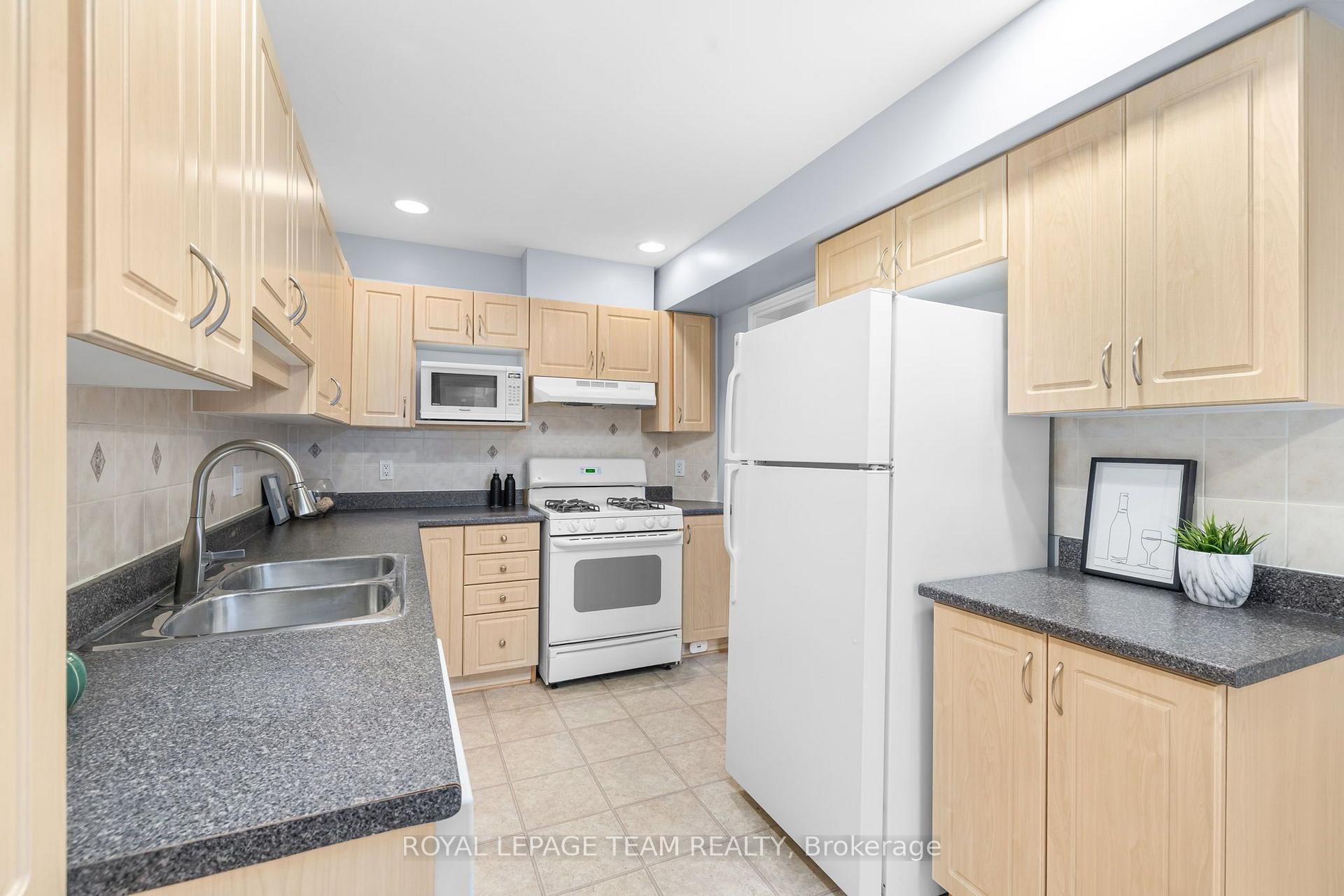 Photo 15 of 189 Gray Crescent, Ottawa, Kanata - Beaverbrook — HOMEH