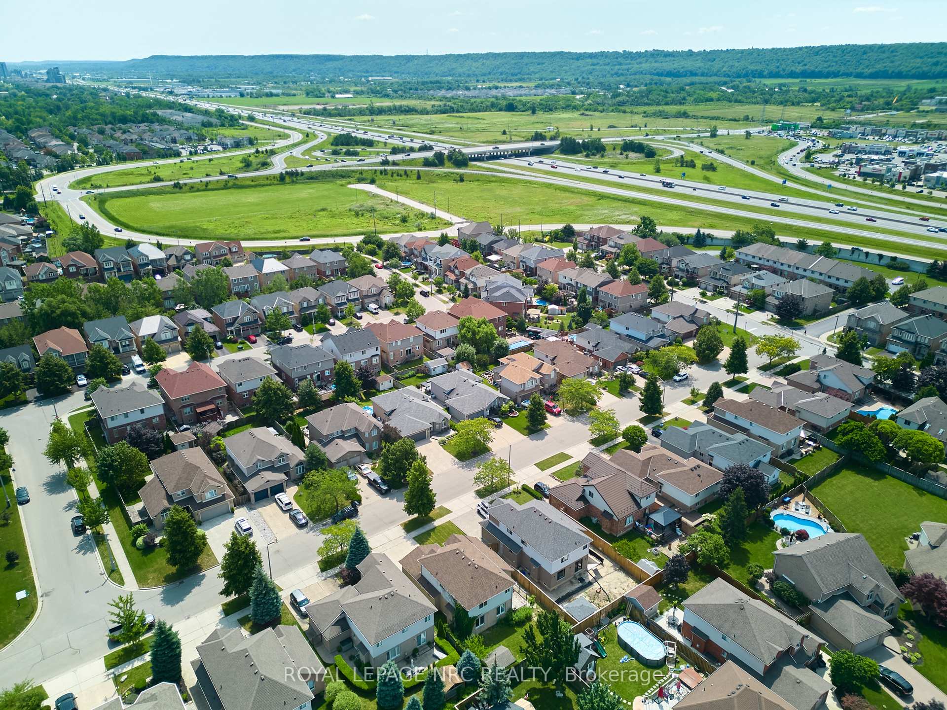 Photo 2 of 15 Creanona Boulevard, Hamilton, Winona Park — HOMEH