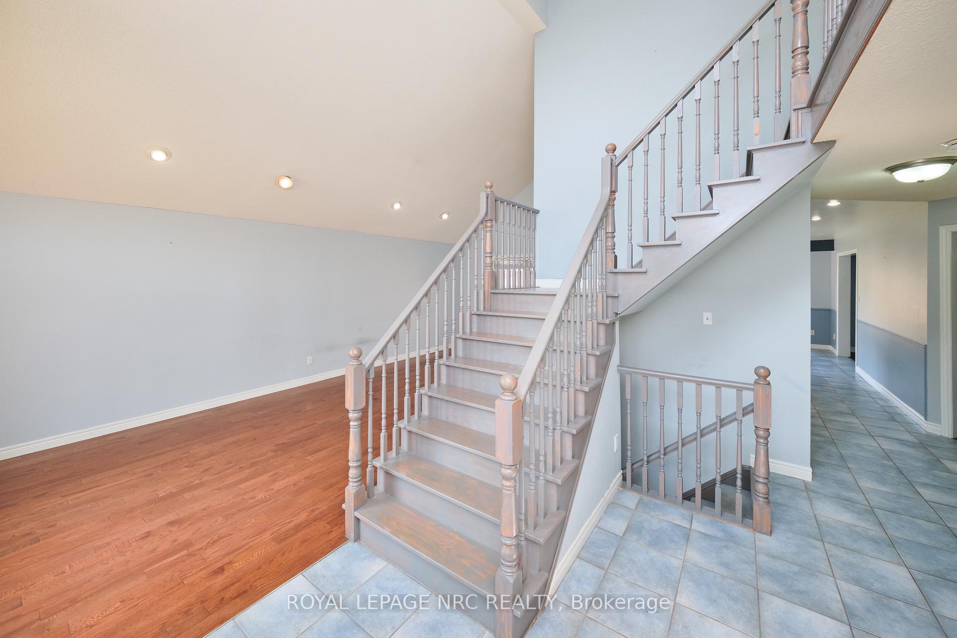 Photo 9 of 15 Creanona Boulevard, Hamilton, Winona Park — HOMEH