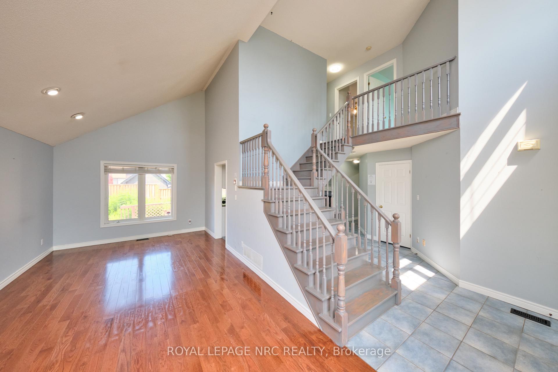 Photo 10 of 15 Creanona Boulevard, Hamilton, Winona Park — HOMEH