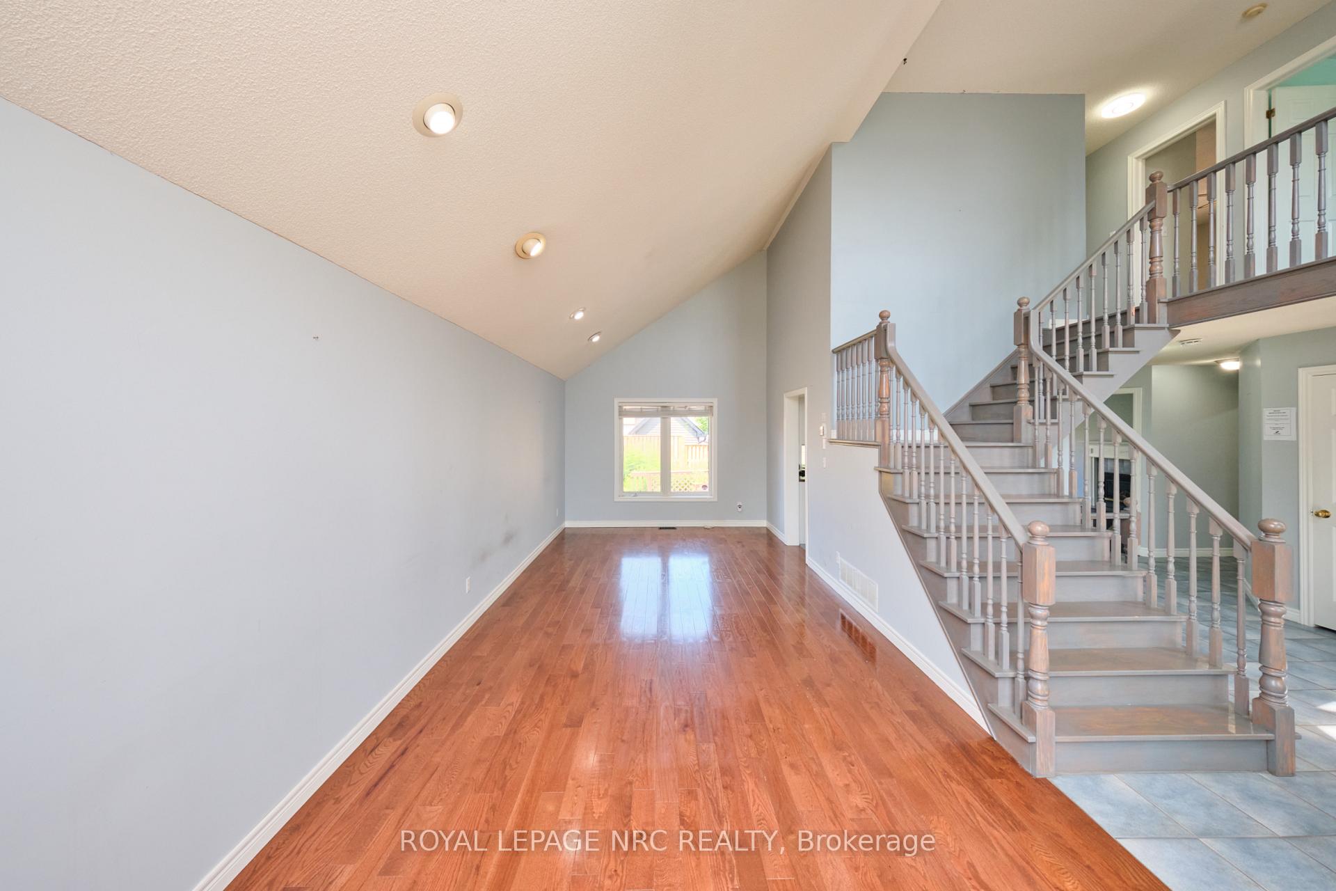 Photo 11 of 15 Creanona Boulevard, Hamilton, Winona Park — HOMEH