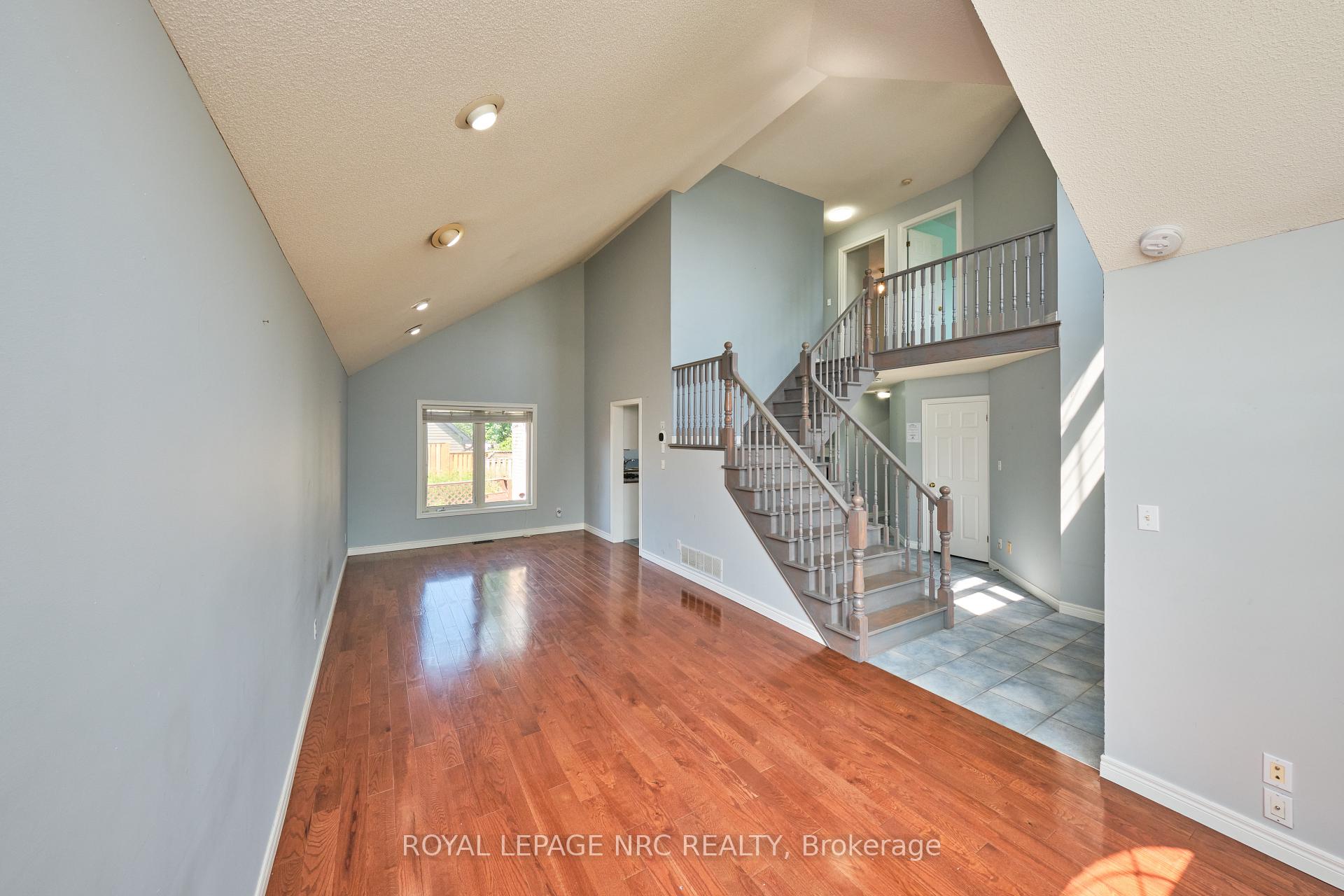 Photo 12 of 15 Creanona Boulevard, Hamilton, Winona Park — HOMEH