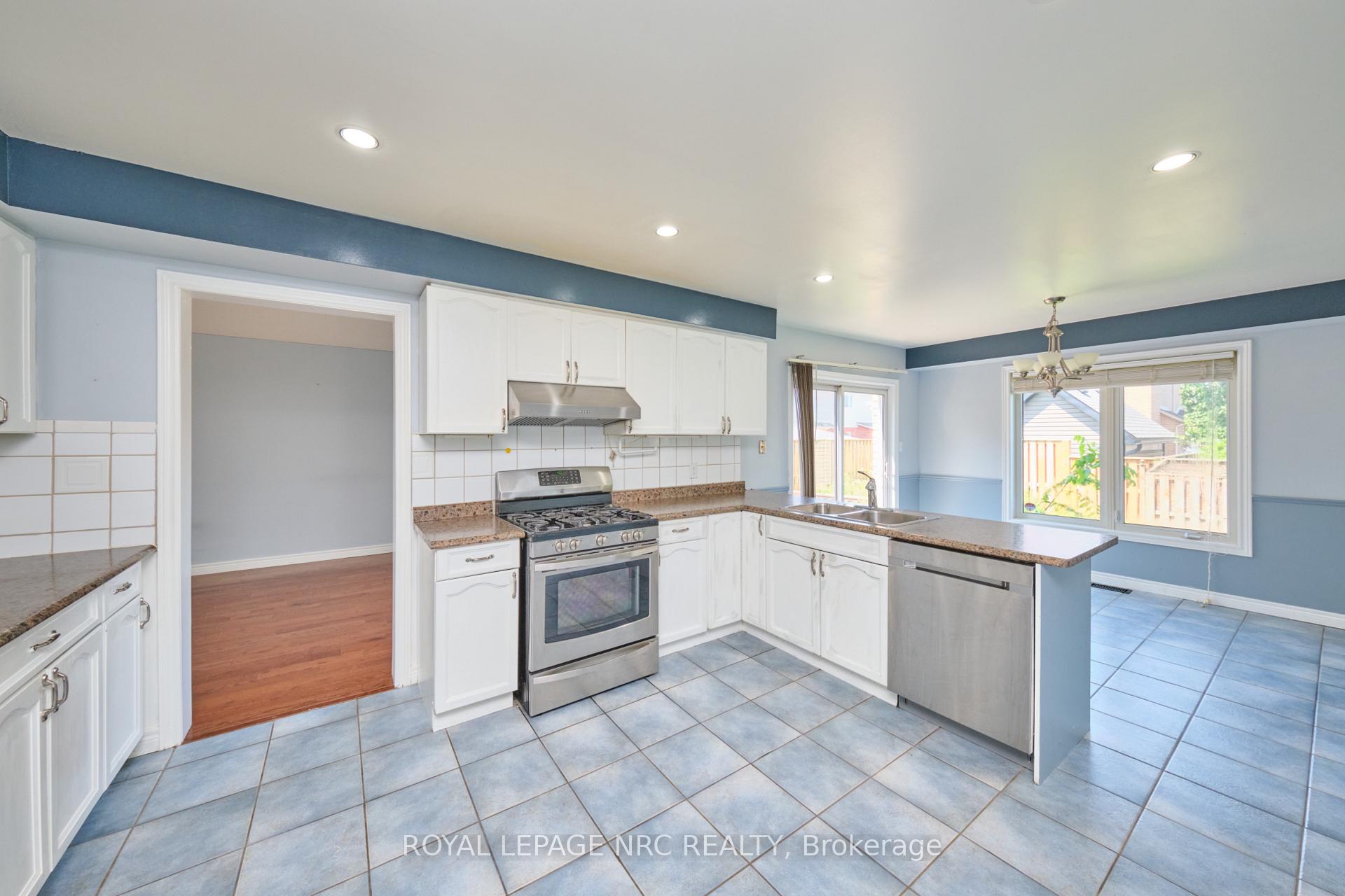 Photo 14 of 15 Creanona Boulevard, Hamilton, Winona Park — HOMEH