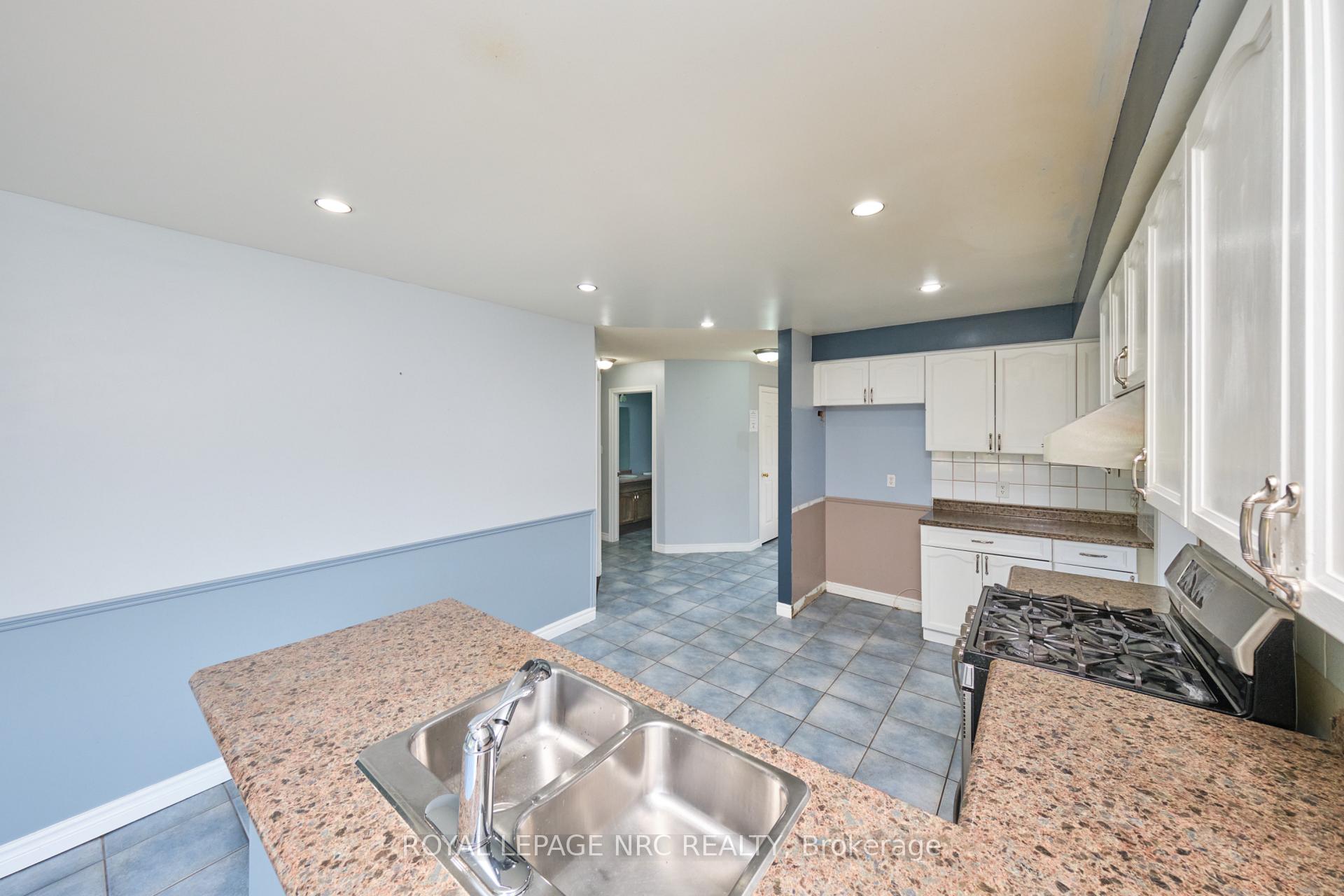 Photo 17 of 15 Creanona Boulevard, Hamilton, Winona Park — HOMEH