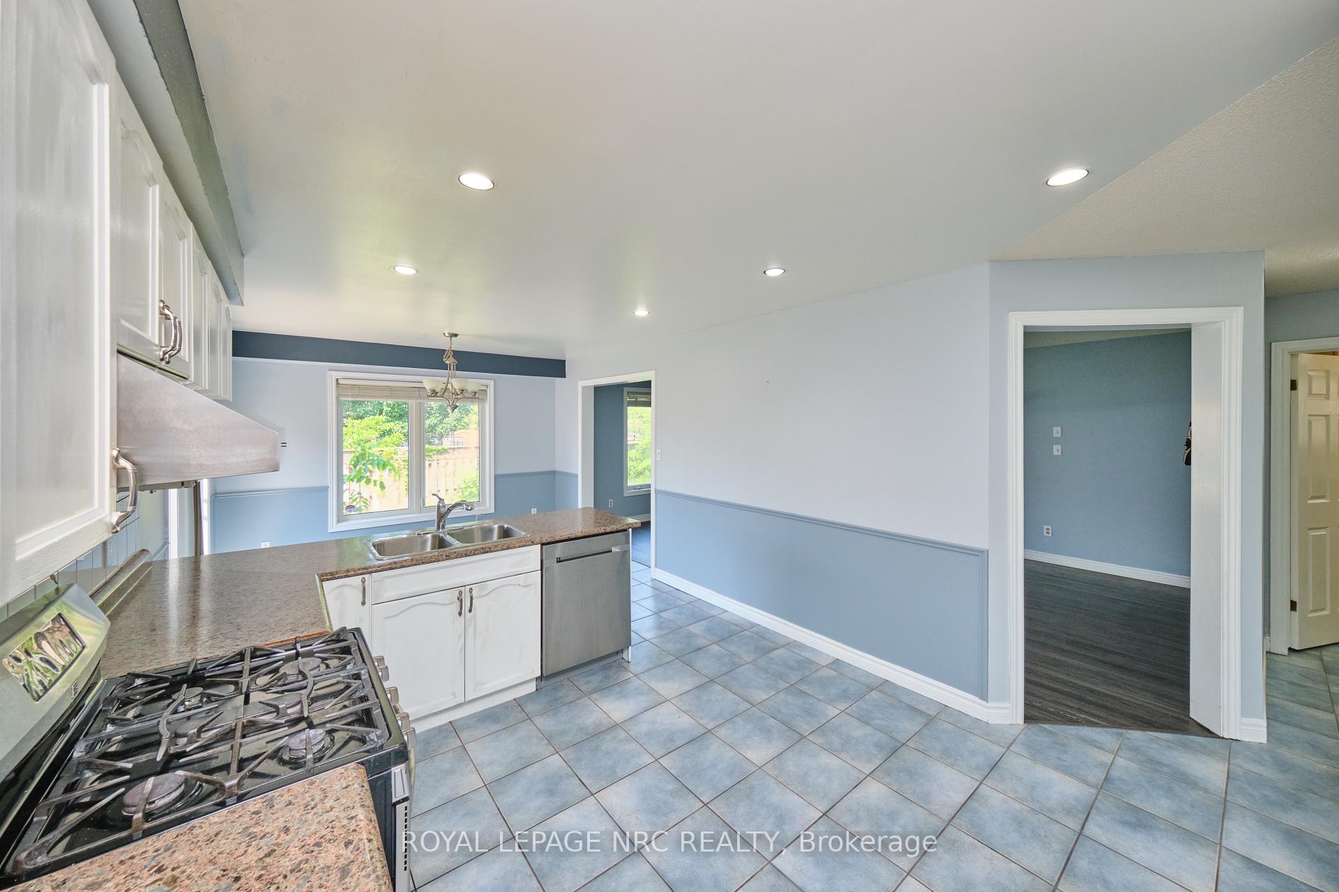Photo 19 of 15 Creanona Boulevard, Hamilton, Winona Park — HOMEH