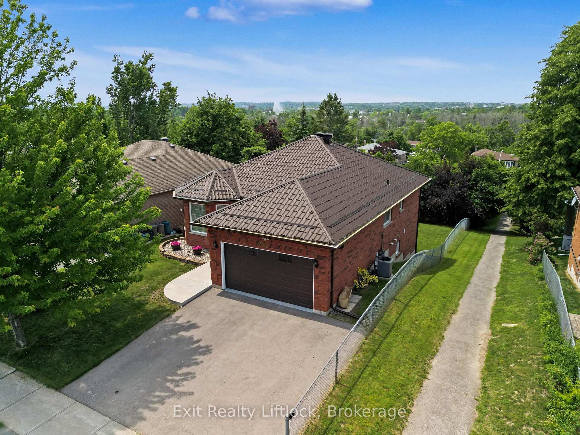 Photo 1 of 2522 Marsdale Drive, Peterborough, Ashburnham Ward 4 — HOMEH