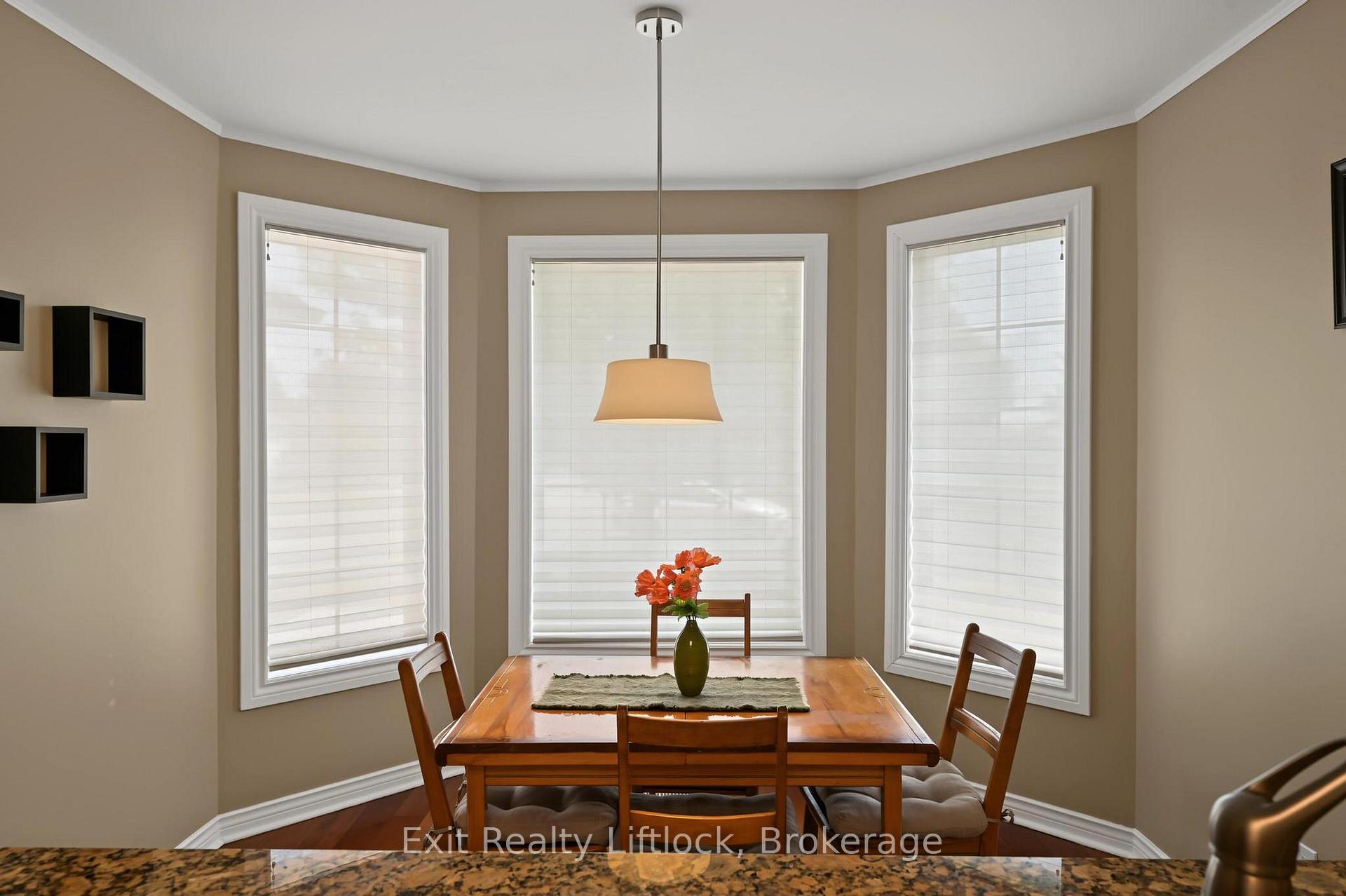 Photo 5 of 2522 Marsdale Drive, Peterborough, Ashburnham Ward 4 — HOMEH