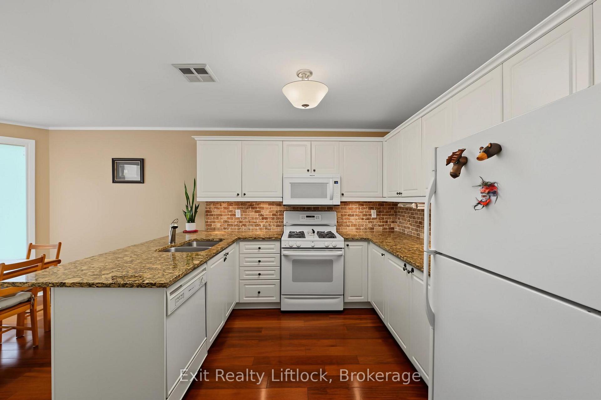 Photo 7 of 2522 Marsdale Drive, Peterborough, Ashburnham Ward 4 — HOMEH