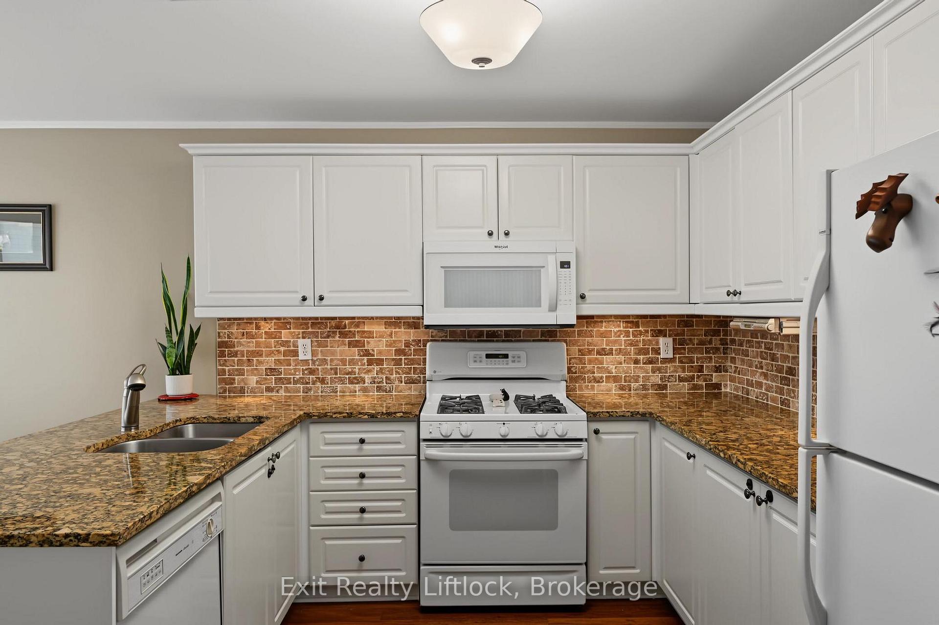 Photo 8 of 2522 Marsdale Drive, Peterborough, Ashburnham Ward 4 — HOMEH