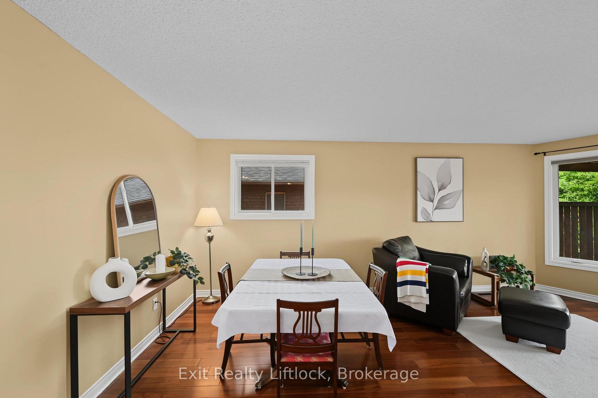 Photo 14 of 2522 Marsdale Drive, Peterborough, Ashburnham Ward 4 — HOMEH