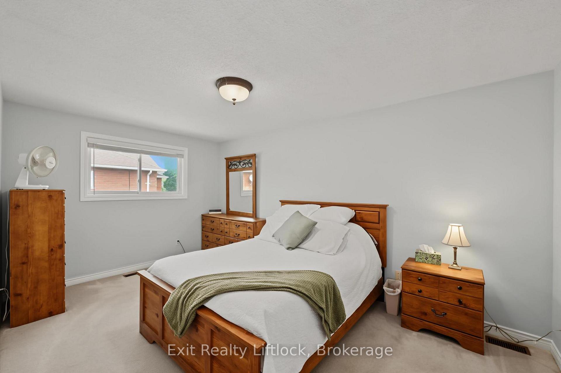 Photo 19 of 2522 Marsdale Drive, Peterborough, Ashburnham Ward 4 — HOMEH