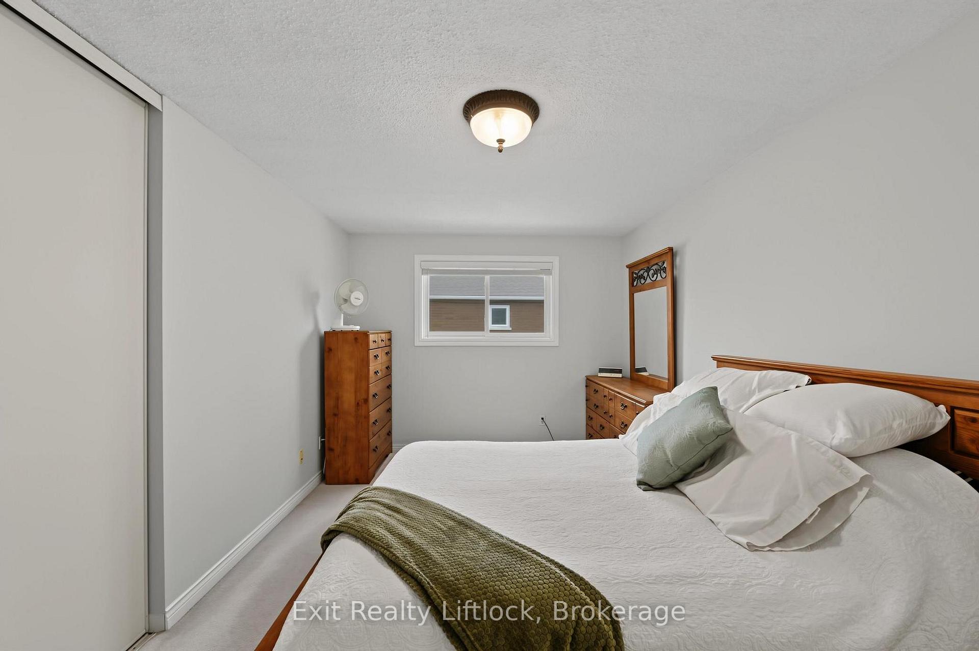 Photo 20 of 2522 Marsdale Drive, Peterborough, Ashburnham Ward 4 — HOMEH