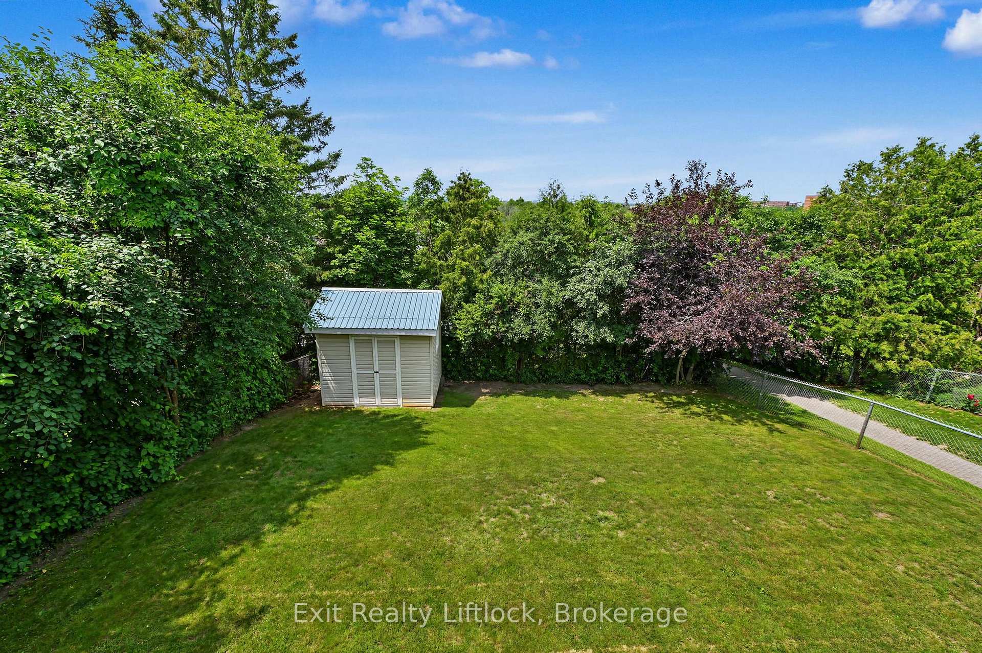 Photo 43 of 2522 Marsdale Drive, Peterborough, Ashburnham Ward 4 — HOMEH