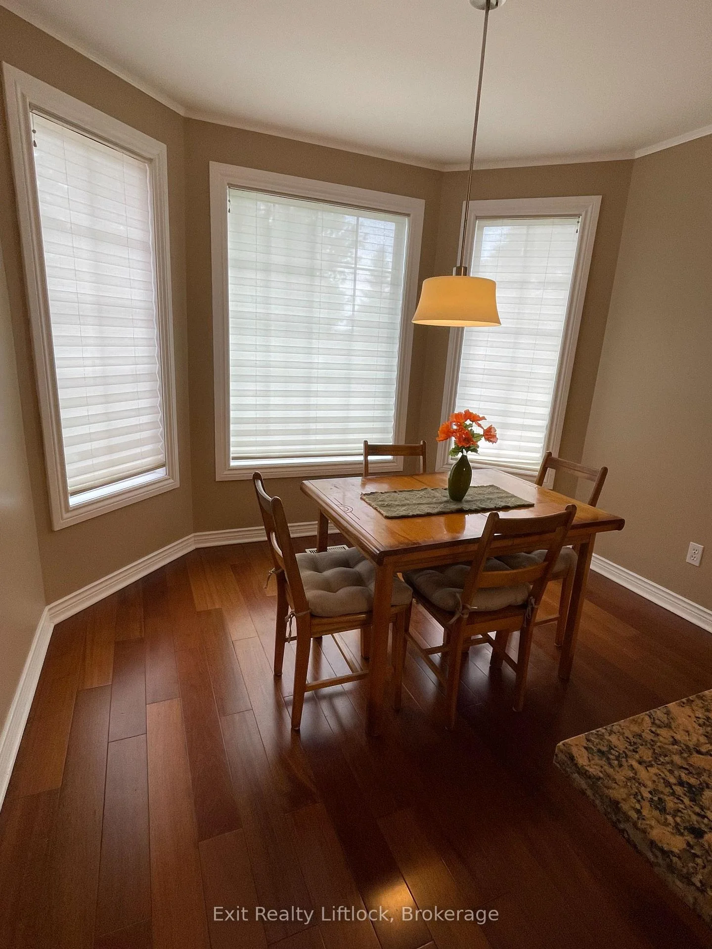 Photo 6 of 2522 Marsdale Drive, Peterborough, Ashburnham Ward 4 — HOMEH