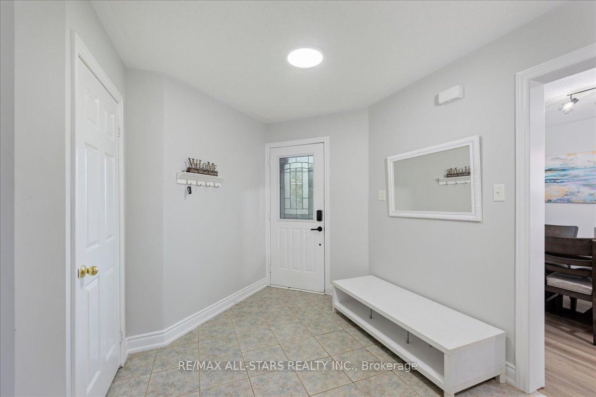 Photo 4 of 22 Kelsey Crescent, Barrie, Ardagh — HOMEH