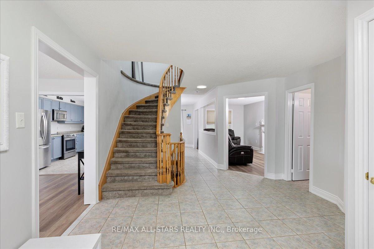 Photo 5 of 22 Kelsey Crescent, Barrie, Ardagh — HOMEH