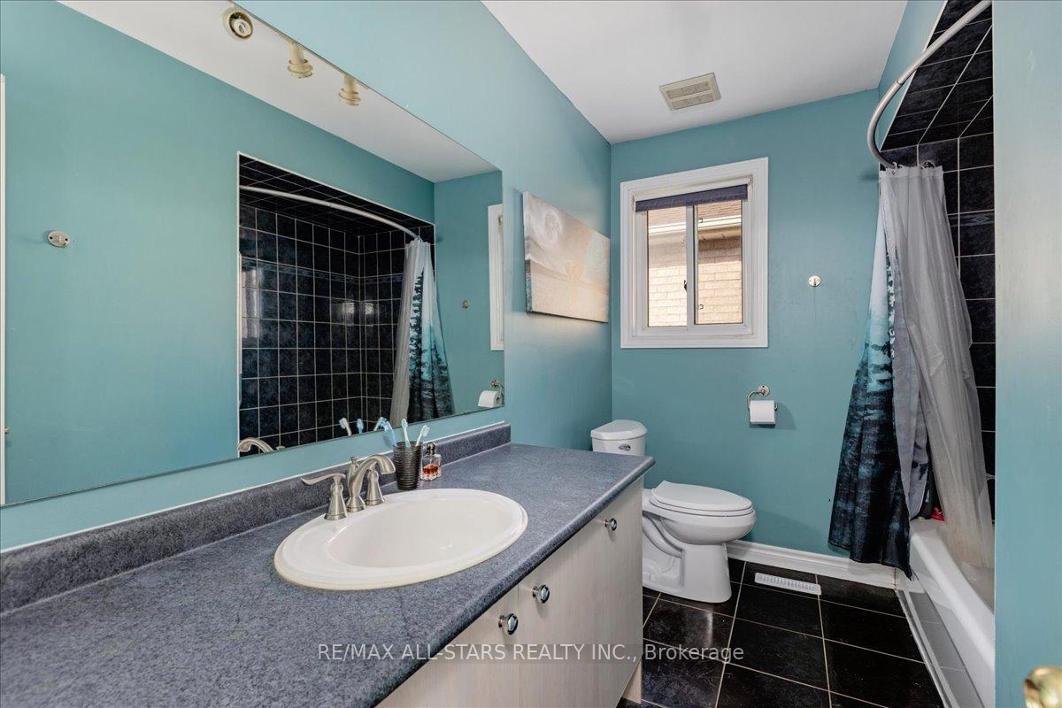 Photo 21 of 22 Kelsey Crescent, Barrie, Ardagh — HOMEH