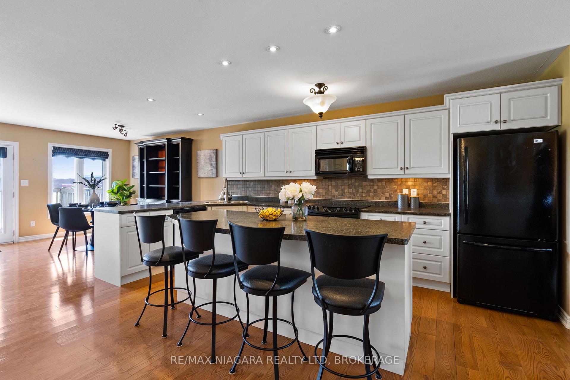 Photo 7 of 7040 St Michael Avenue, Niagara Falls, Forestview — HOMEH