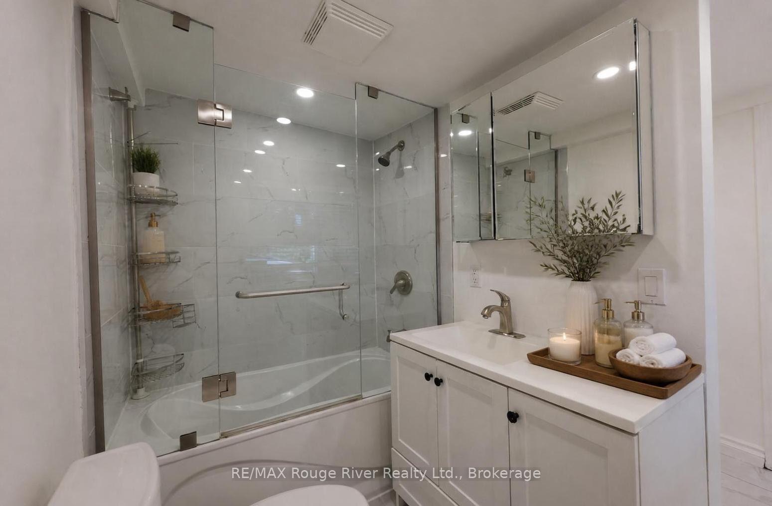 Photo 11 of 821 Craven Road, Toronto, Greenwood-Coxwell — HOMEH