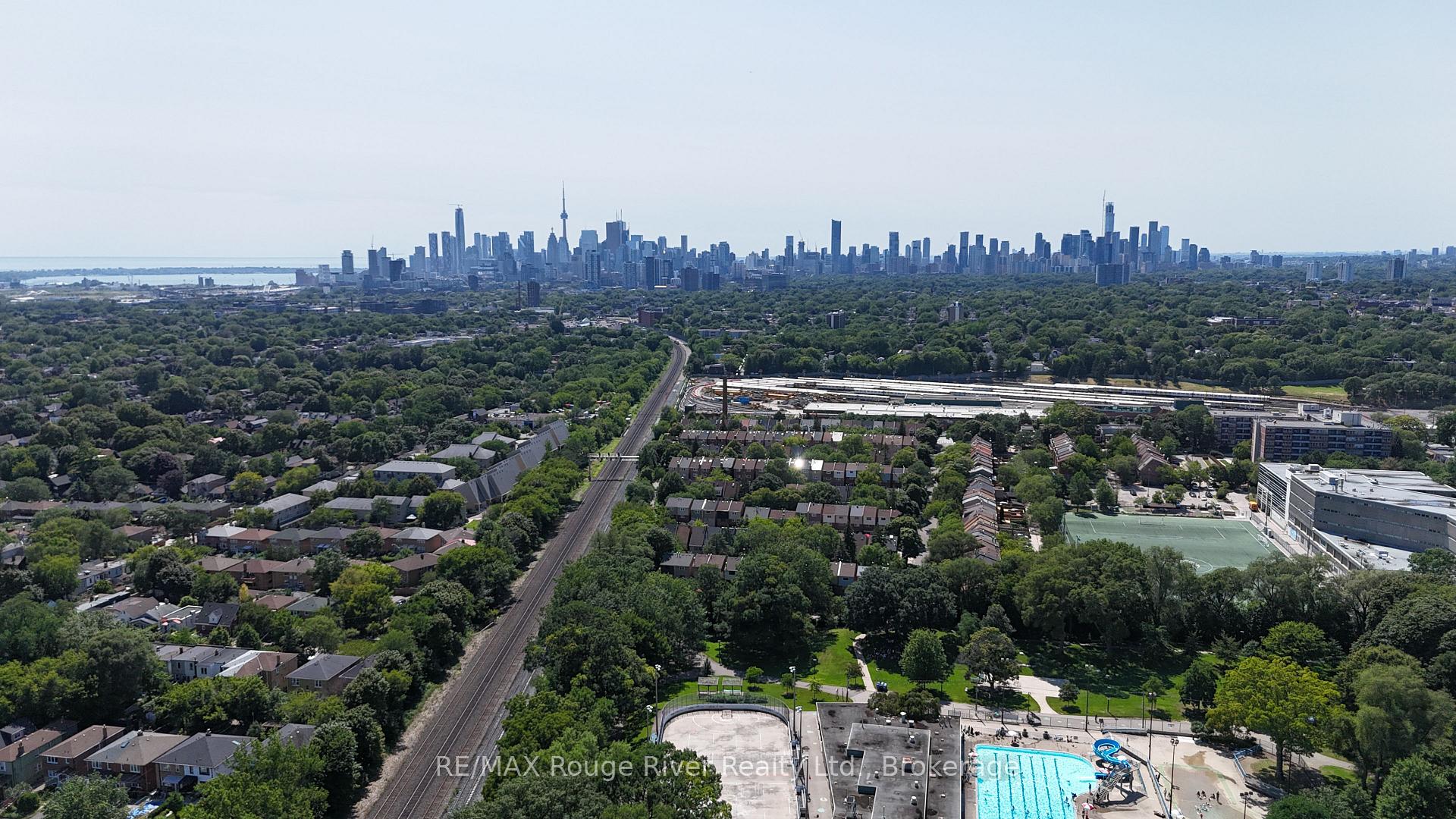 Photo 21 of 821 Craven Road, Toronto, Greenwood-Coxwell — HOMEH