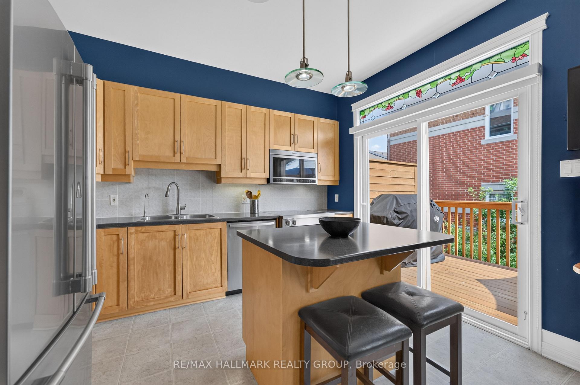 Photo 10 of 121 West Village Private, Ottawa, Westboro South — HOMEH