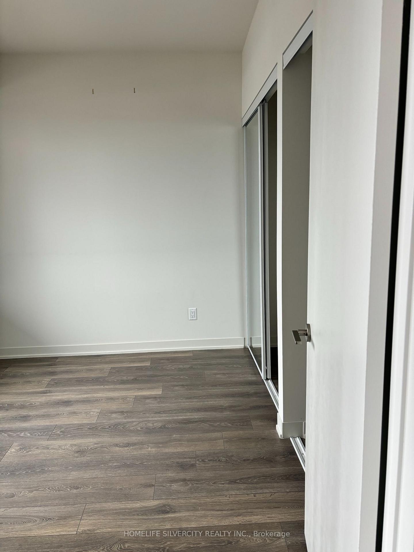 Photo 8 of 62 Sky Harbour Drive, Brampton, Bram West — HOMEH