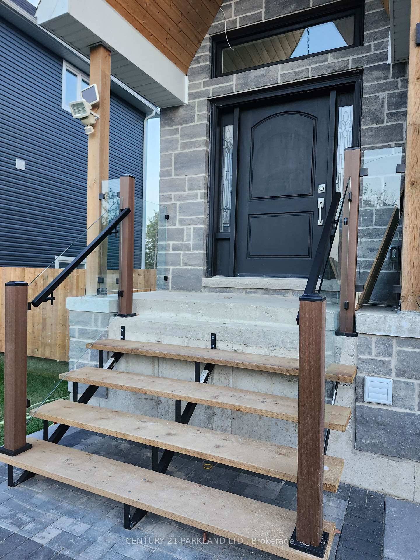Photo 3 of 15 Stanley Avenue, Oro-Medonte, Rural Oro-Medonte — HOMEH