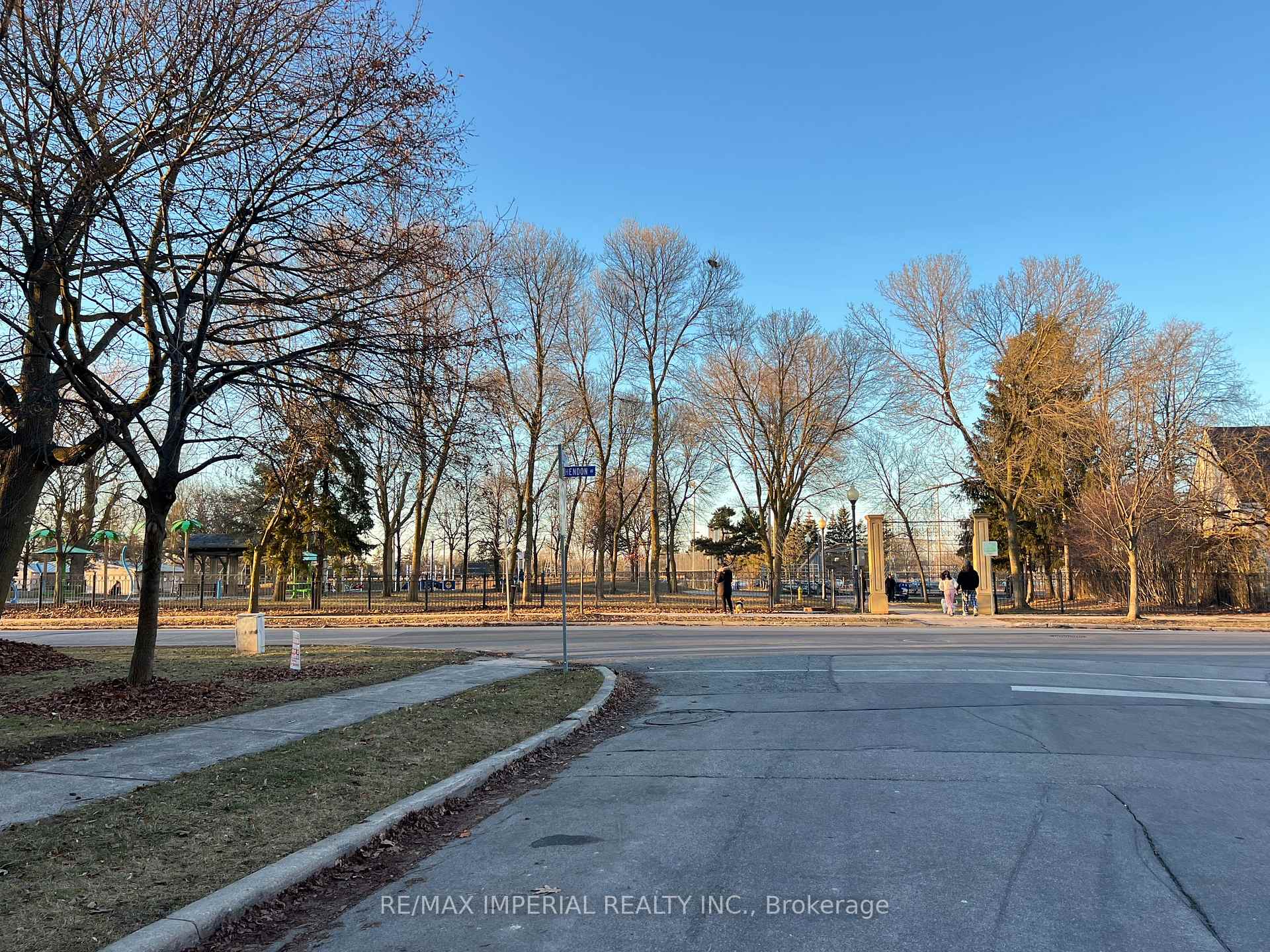 Photo 10 of Unit 93, 23 Eldora Avenue, North York, Newtonbrook West — HOMEH