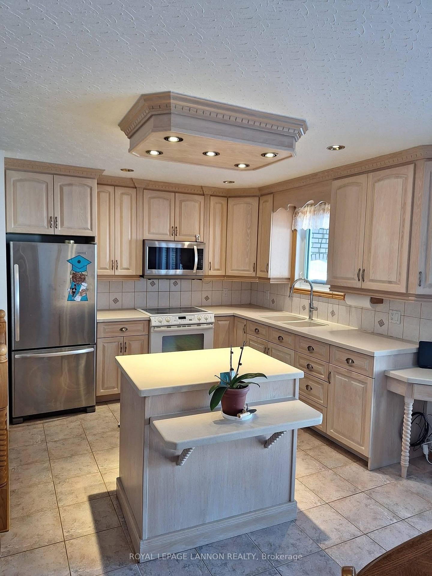 Photo 5 of 111 Woodcrest Drive, Greenstone, TB-96 — HOMEH