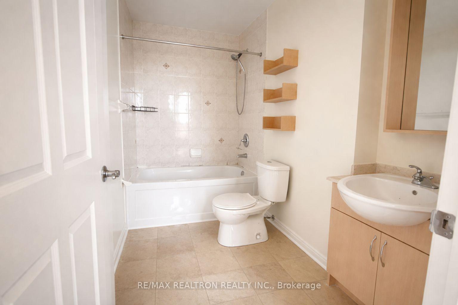 Photo of Unit 1102, 18 Holmes Avenue