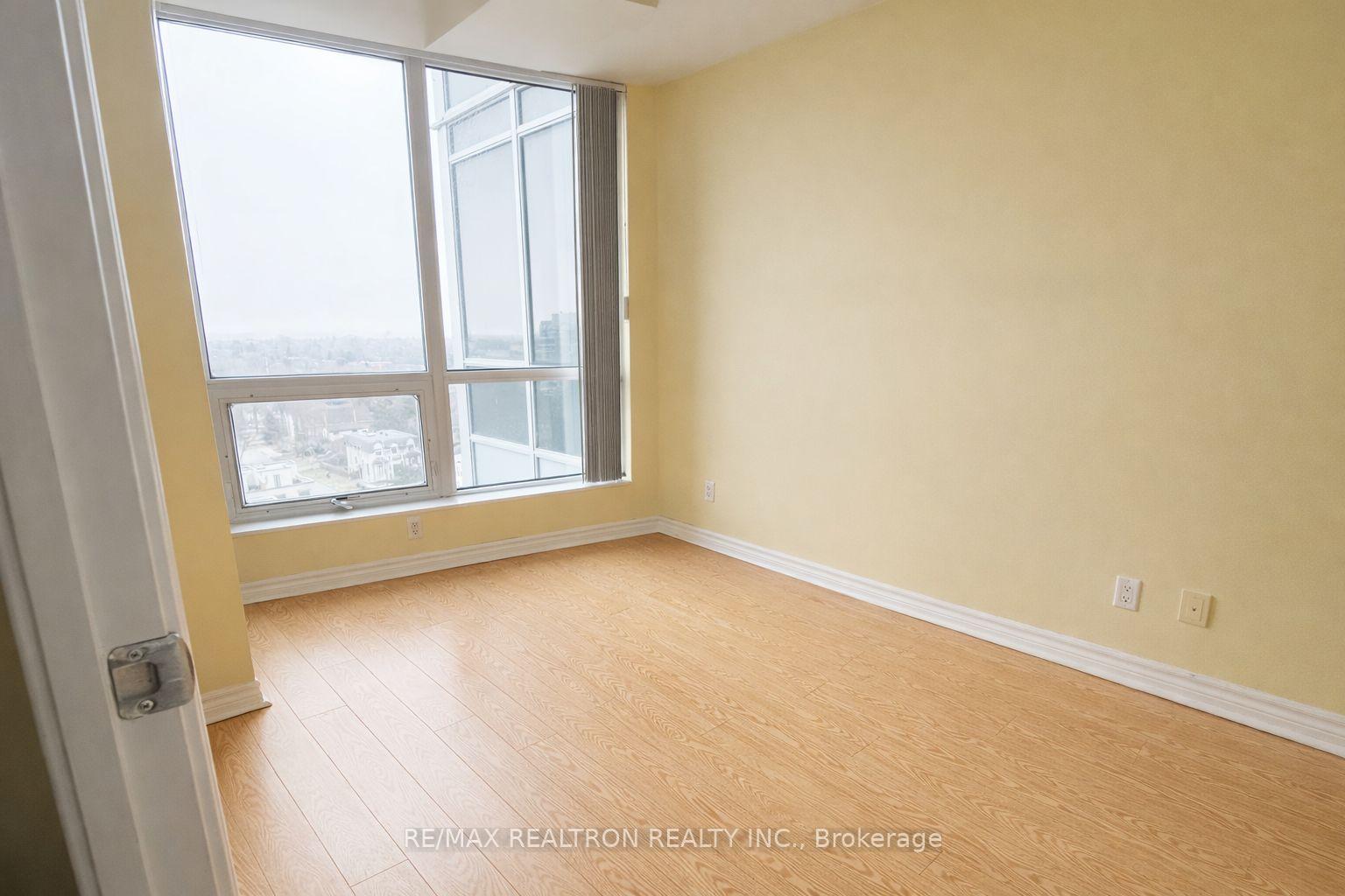 Photo 5 of Unit 1102, 18 Holmes Avenue, North York, Willowdale East — HOMEH