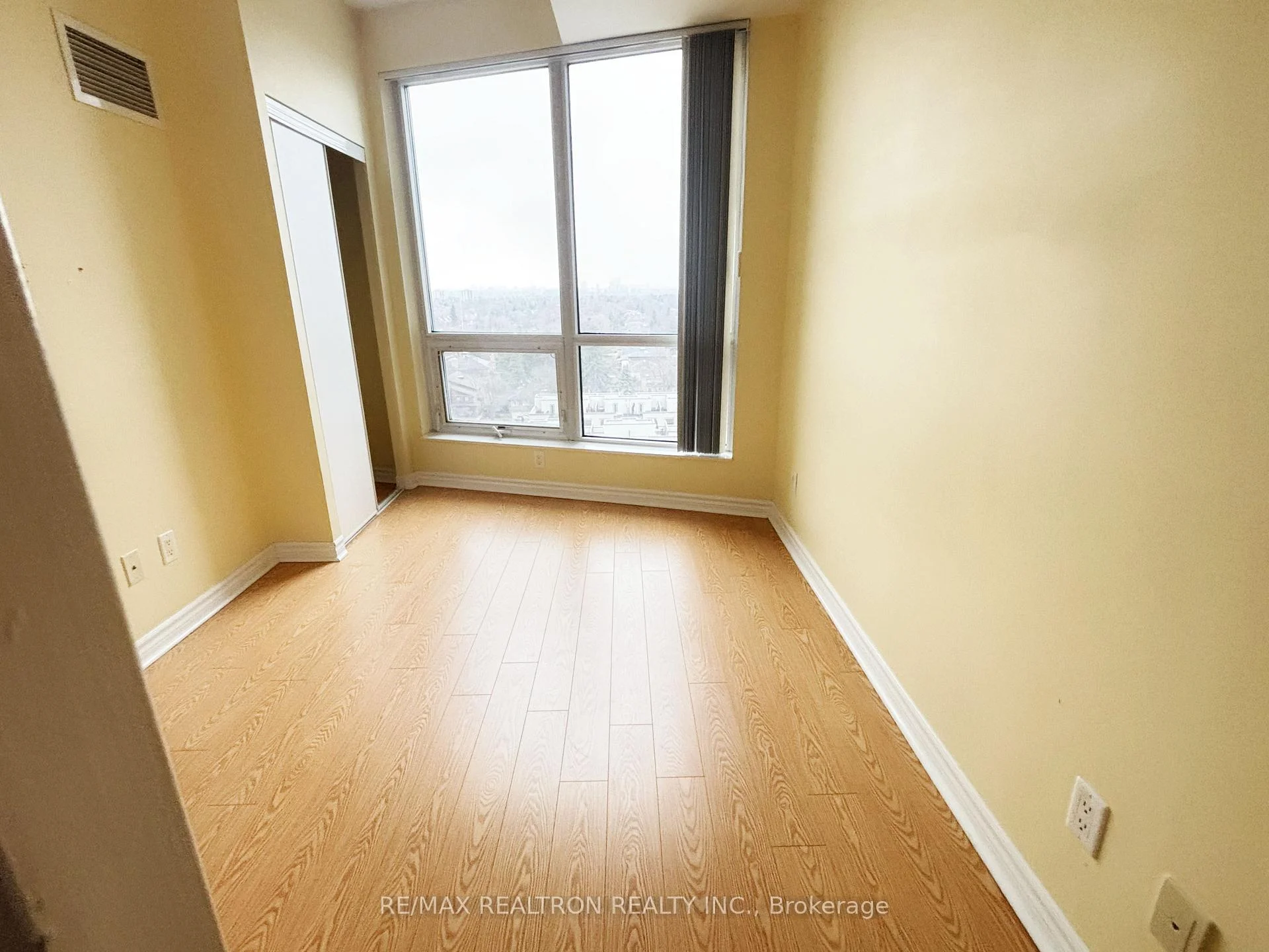 Photo 9 of Unit 1102, 18 Holmes Avenue, North York, Willowdale East — HOMEH