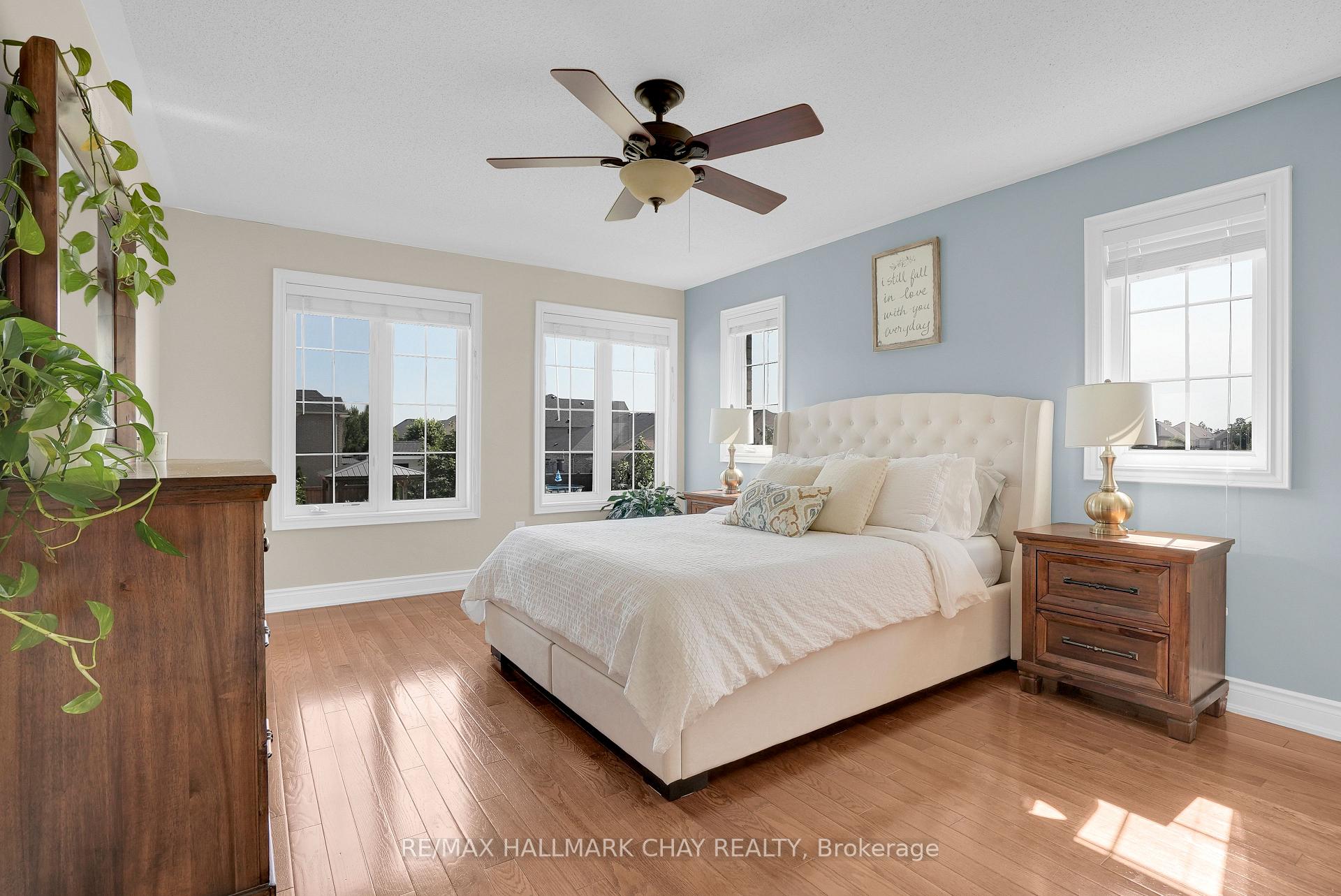 Photo 14 of 2 Versailles Crescent, Barrie, Innis-Shore — HOMEH