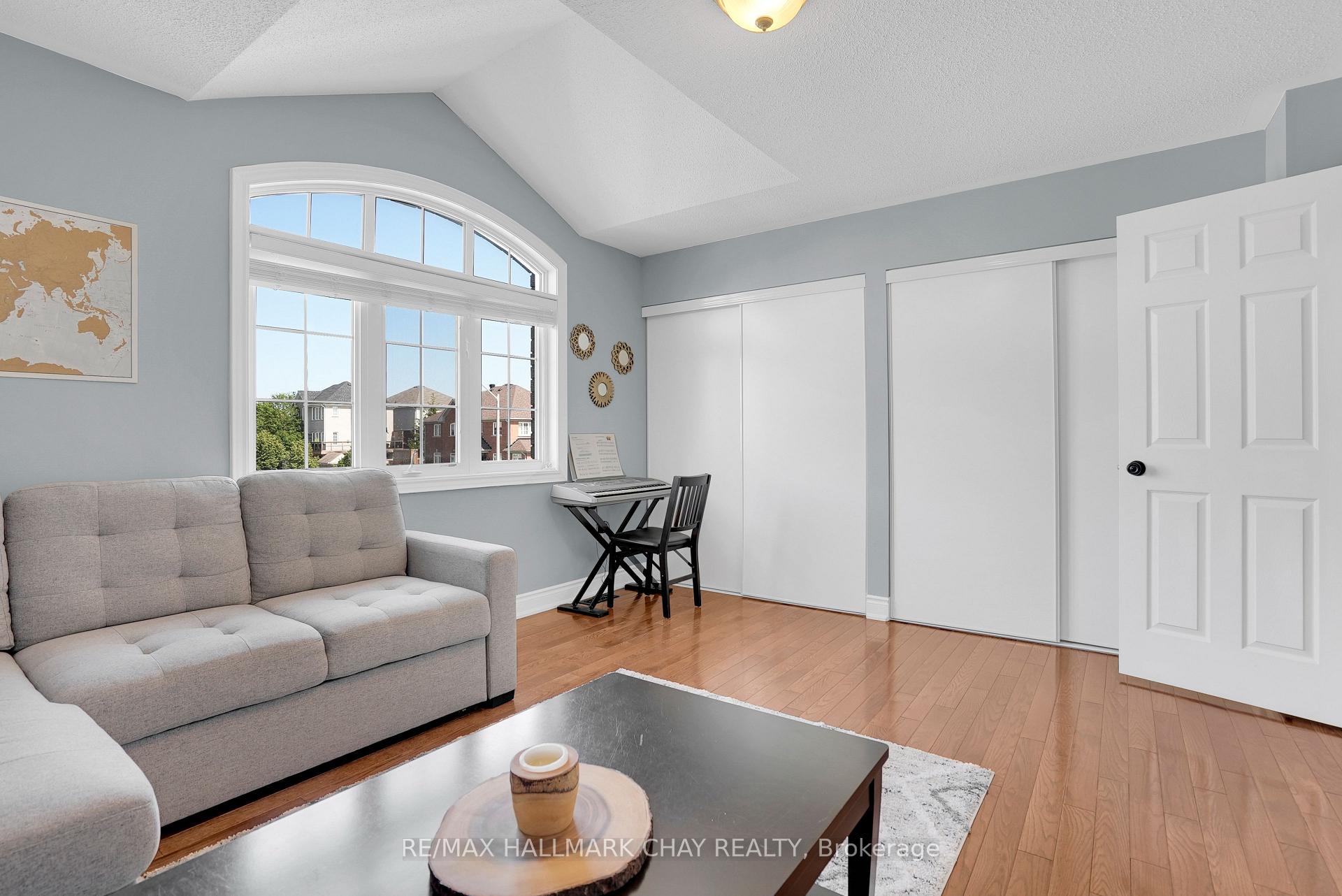 Photo 17 of 2 Versailles Crescent, Barrie, Innis-Shore — HOMEH
