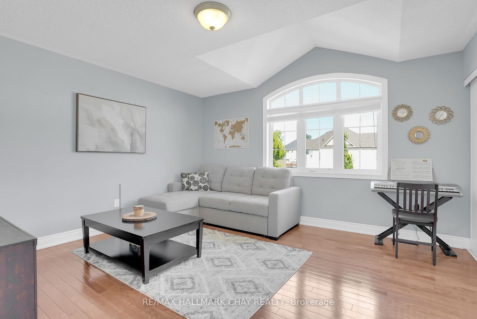 Photo 18 of 2 Versailles Crescent, Barrie, Innis-Shore — HOMEH