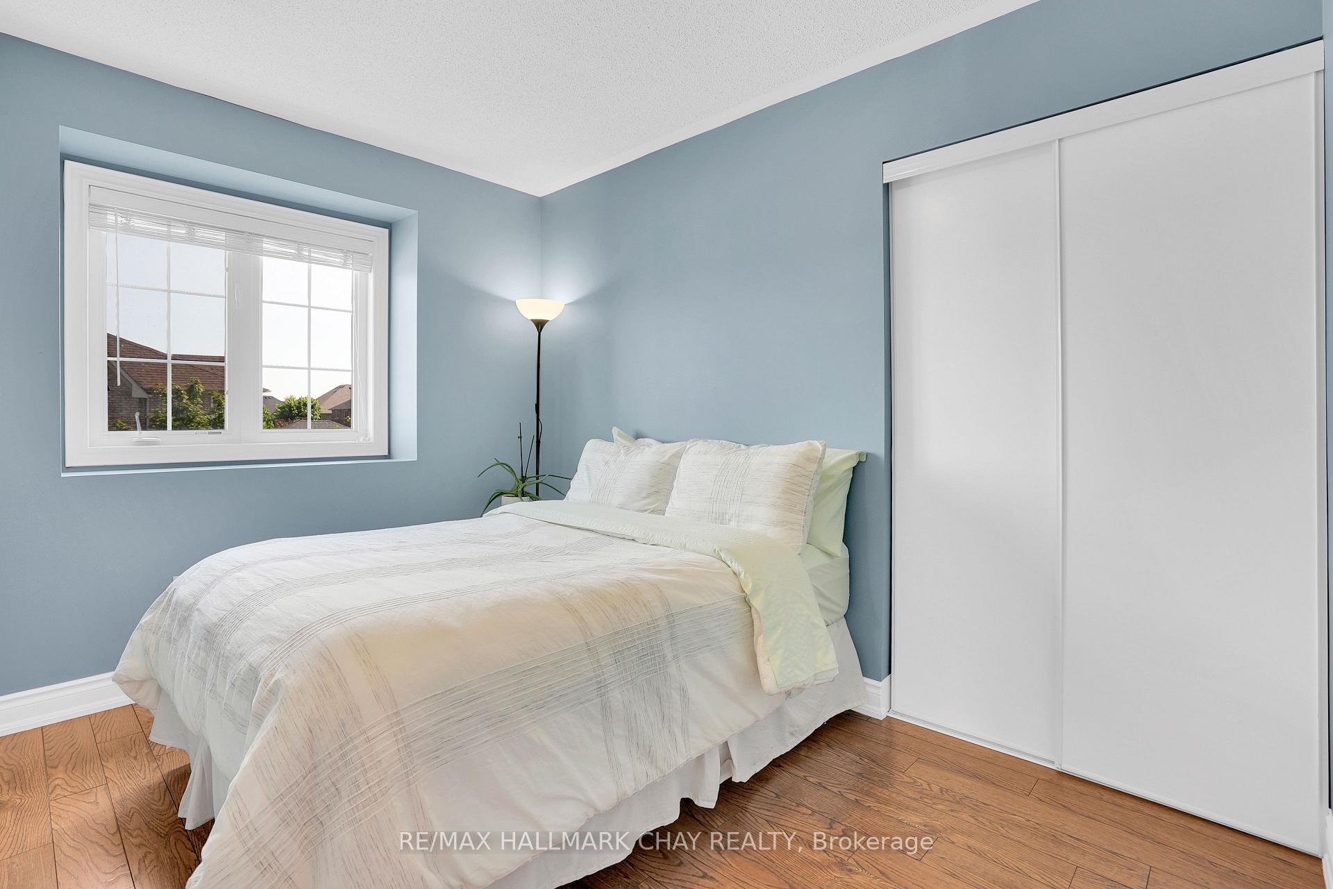 Photo 20 of 2 Versailles Crescent, Barrie, Innis-Shore — HOMEH