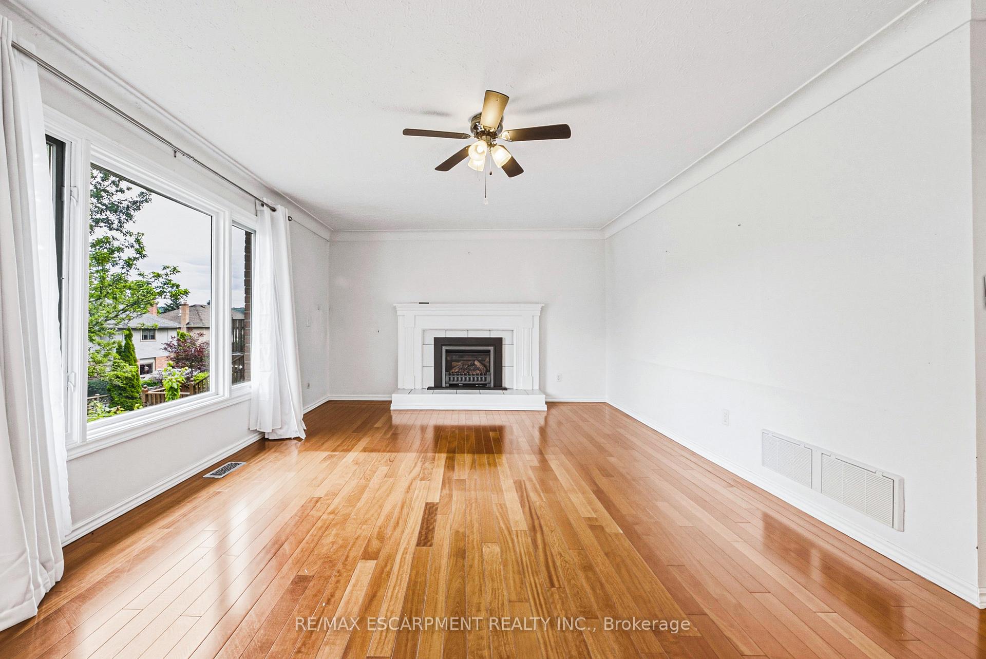Photo 11 of 21 Moss Boulevard, Hamilton, Dundas — HOMEH