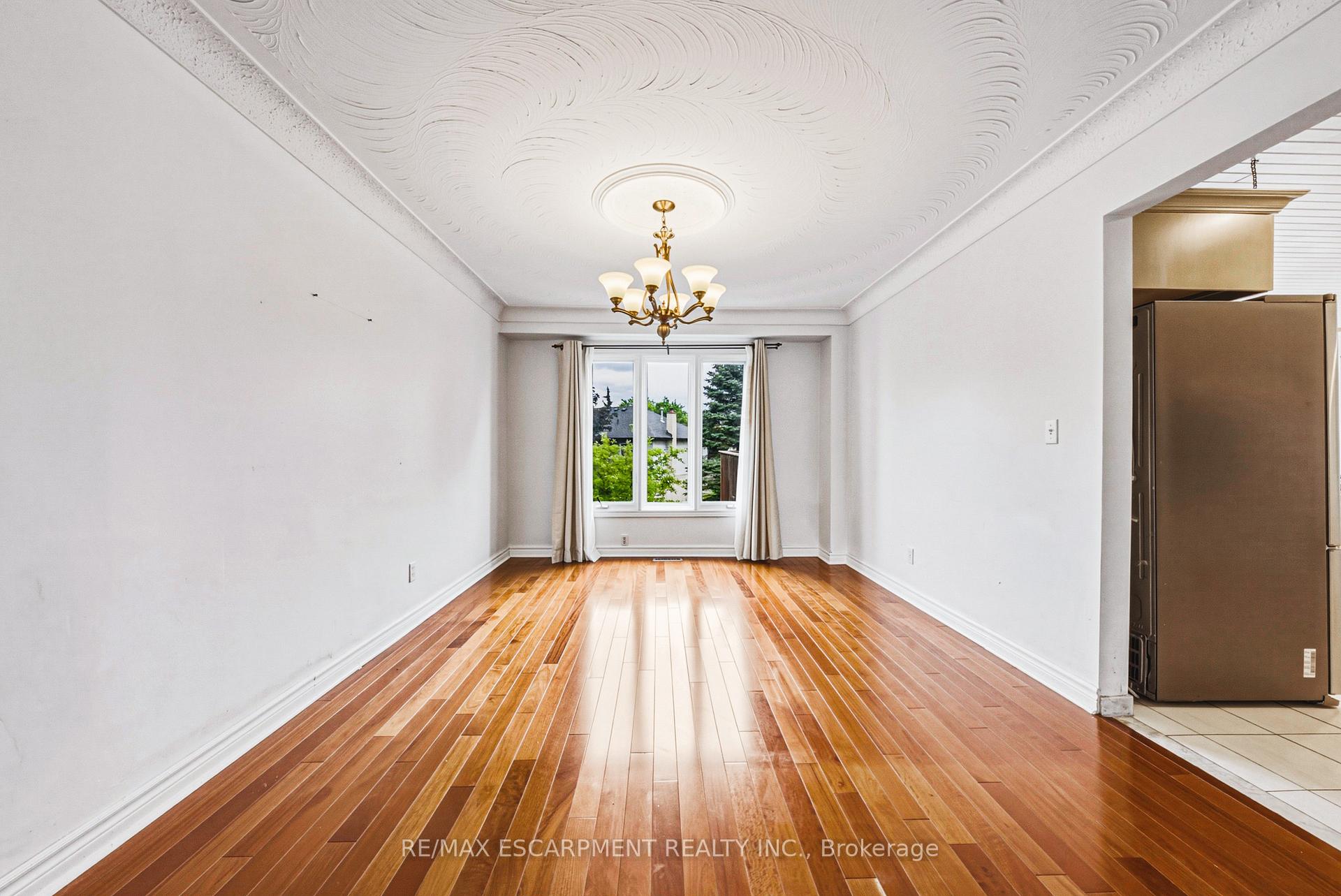 Photo 12 of 21 Moss Boulevard, Hamilton, Dundas — HOMEH