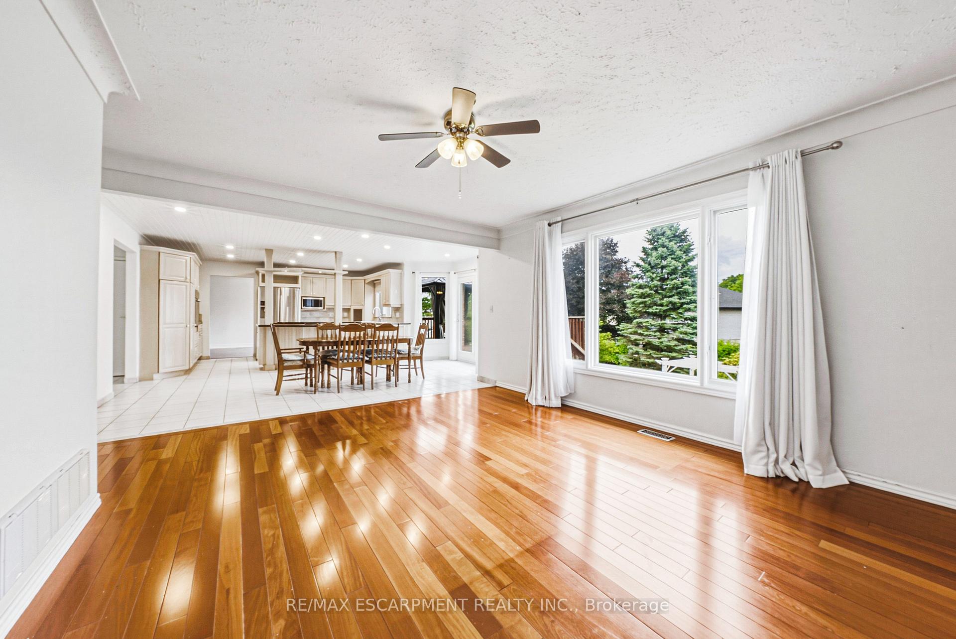 Photo 13 of 21 Moss Boulevard, Hamilton, Dundas — HOMEH